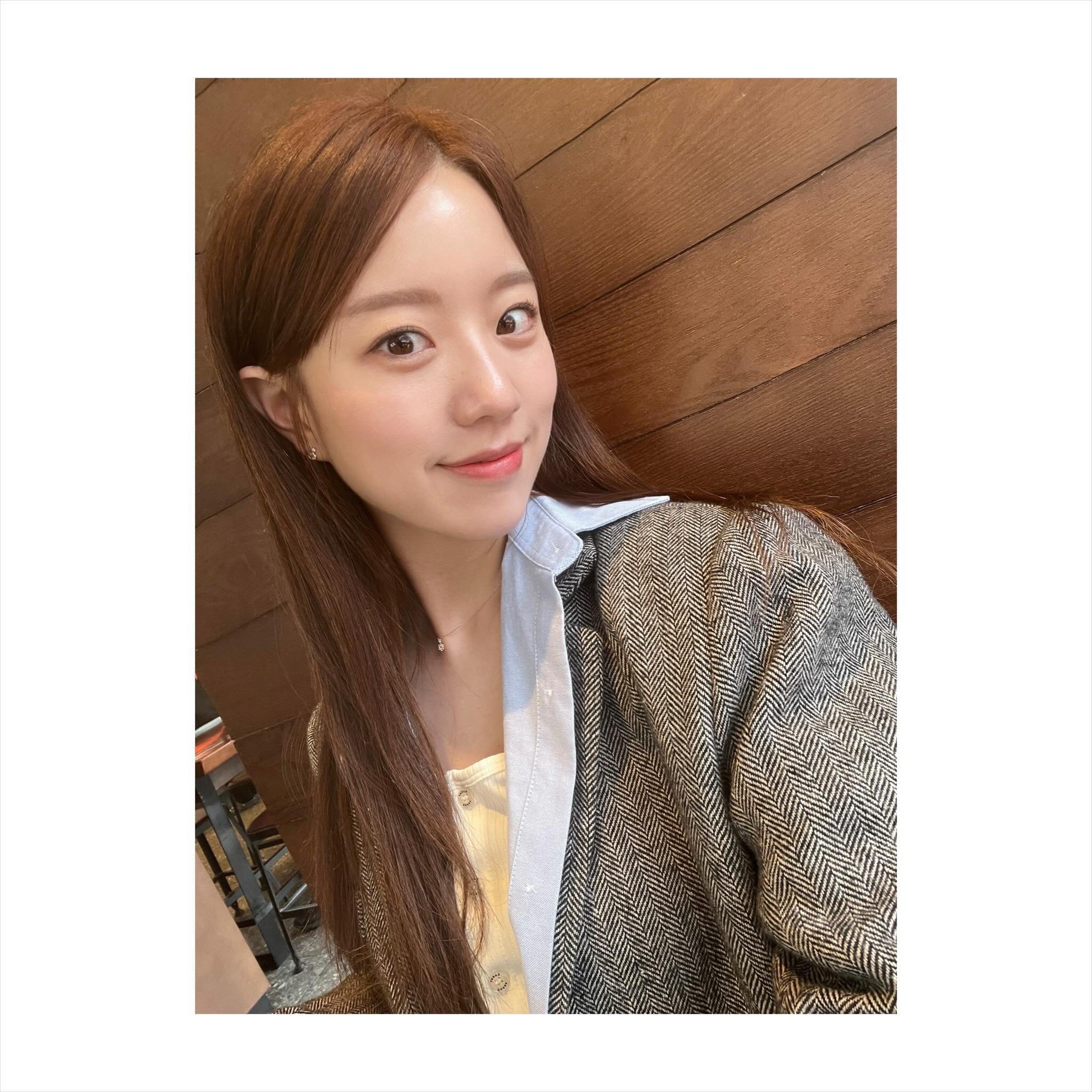 🩵

앞머리 그지존 가르마를 바꾸니
민무가 한석봉 같다고 하였다
핸드폰 바꾸고 술마시러 다소미네 가야지
히히히히 ^..^

#주말 #토요일