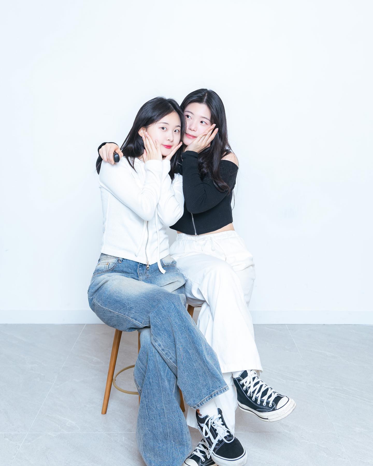 👯‍♀️🤍🩶👯‍♀️

#협찬 studio_ck__pk 

#경성대 #부경대 #사진관 #셀프사진 #우정 #사진