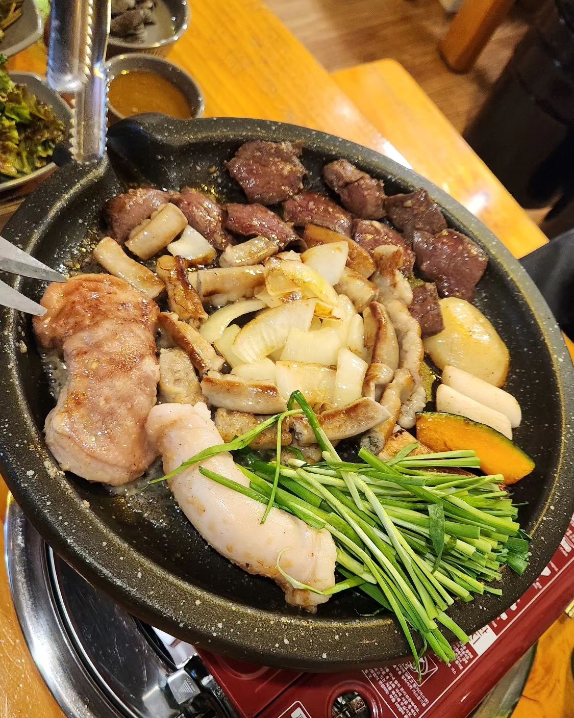날씨 추워서 곱창 먹으러....
맛나네~
유혹을 이기지못하고 맨날 먹어 아주 ㅠ
.
.
#첫줄안녕 #첫줄좋반 #곱창 #곱창맛집 #곱창모듬 #맛스타 #맛스타맞팔 #먹스타맞팔 #먹방투어 #먹방 #먹스타그램🍴 #곱창구이 #소통 #좋아요