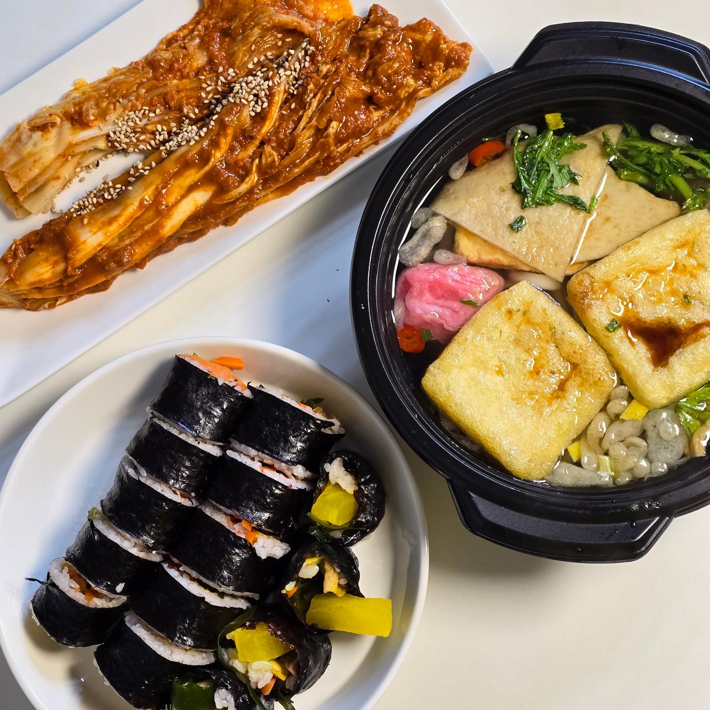 #협찬

좋아하는 유투버 논기님이 너무 맛나게 드셔서 꼭 먹어보고 싶었던 #전라도김치 금치.ᐟ.ᐟ

#매운김치 킬러인 나랑 남편 입맛에 정말 딱 맞게 맵고
감칠맛 오지는 맛깔진 양념이 아주 밥 도둑이더라
기대보다 더더더 맛있었다는요 양념까지 싹싹 긁어먹었어요😜

새로 출시된 독하게 매운맛 배추불김치와 불타는 숙성김치로
두 종류 모두 먹어봤는데 뜨끈한 우동이랑 김밥하고도
너무너무 잘 어울렸고요 🫢🫢🫢

한식이라면 어느 요리에나 완벽하게 어울릴 것 같아서
조만간 불타는 숙성김치로 찌개도 끓여 볼 예정✌🏻🩶

지금 홈페이지 회원가입시 ✰1만원✰ 할인 이벤트도 진행중이니
평소 저처럼 #금치 궁금하셨던 분들이라면 지금 구매해보셔도
좋을 듯 하네요👏🏻👏🏻

✔️http://www.xn--4k0bp0tupku5cvsh.com/index.html
✔️http://www.xn--4k0bp0tupku5cvsh.com/product/detail.html?product_no=10&cate_no=1&display_group=2

#전라도김장김치 #광주김치 #불김치 #아이깍두기 #갓김치 #피김치 #총각김치 #맛있는김치 #자취반찬 #자취김치 #김치선물 #가정식김치 #실비김치 #열무김치 #배추김치 #부추김치 #저염김치