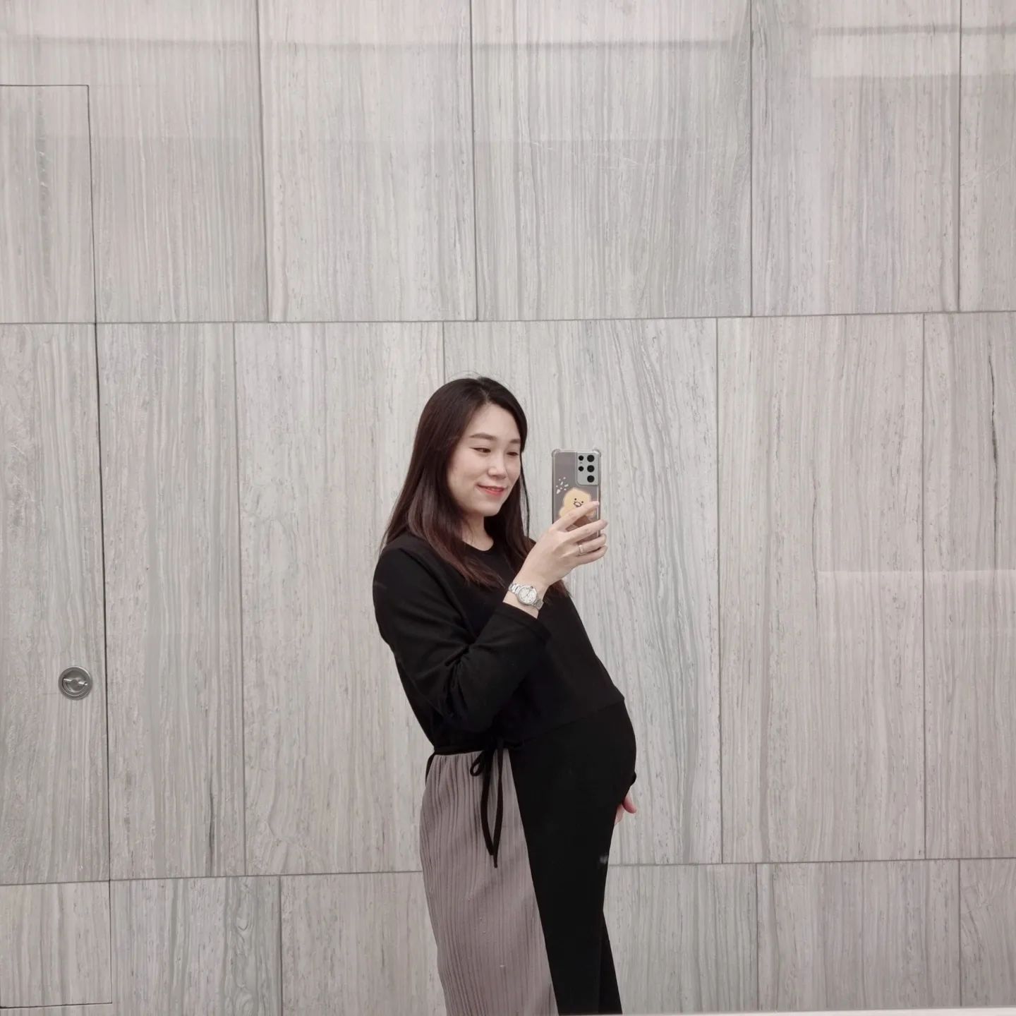 #임산부일상 
#쁨쁨즈맘_34주

양푼비빔밥 크기가 된 쁨쁨즈👶👶

얼마 안 남은 시간들을 즐기겠다며 열심히 뽈뽈대며 돌아댕겼어용🩵🩷 맛난것도 먹고 뷰좋은 카페도 가고 인생네컷도 찍고📸

근데 컨디션이 오락가락😇이제 슬슬 가진통이 오기도 하고 해서 최대한 눕눕하고 있숩니다

오늘 34주4일차 정기검진에서 쁨쁨이들은 모두 2kg 넘었어용~ 입맛없어도 욜심히 꾸역꾸역 먹은 보람이 있네욥🐷

잘 버티다가 5월에 만나쟝 쁨쁨이들아👨‍👩‍👧‍👦