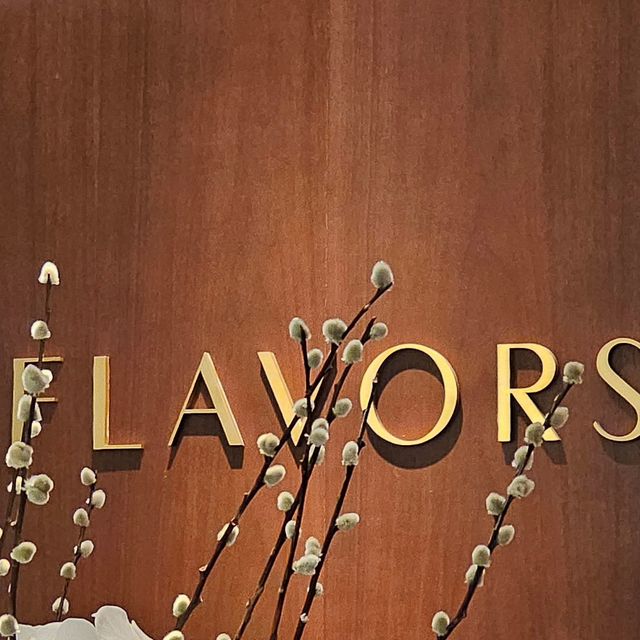  함주희 👄 on Instagram: "용궁이랑 #플레이버즈 #호텔뷔페 디너 데이트 했던 어느날👩‍❤️‍💋‍👨
지인 덕분에 호화로운 저녁식사를 즐겼다앙😍

#맛집 #반포"