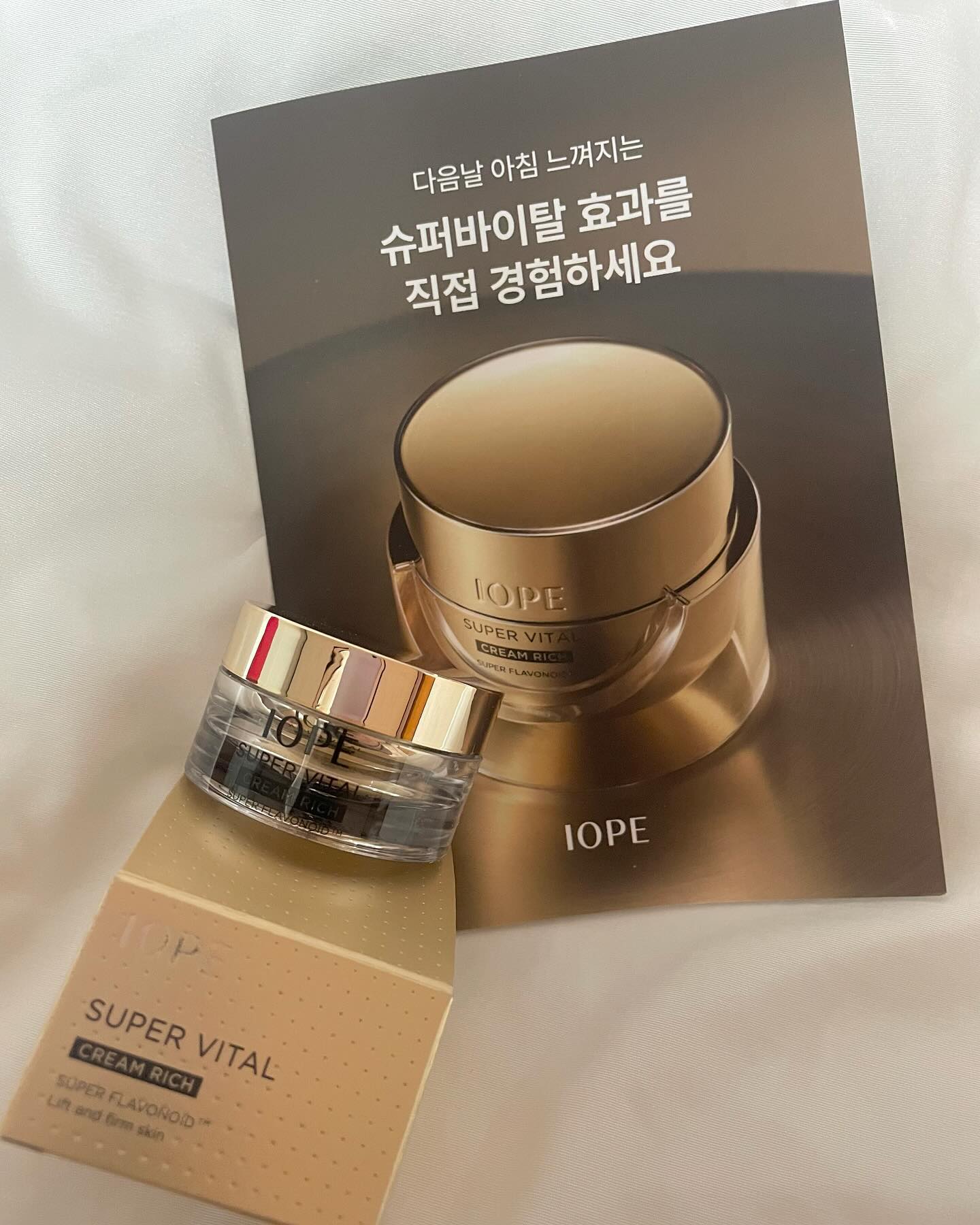 #광고 겨울에도 촉촉하게 건조한 피부에 수분 공급이 잘 되고 피부 노화에도 좋아서 토탈 안티 에이징이 가능한 제품🍀
https://me2.do/GUtZqeW2