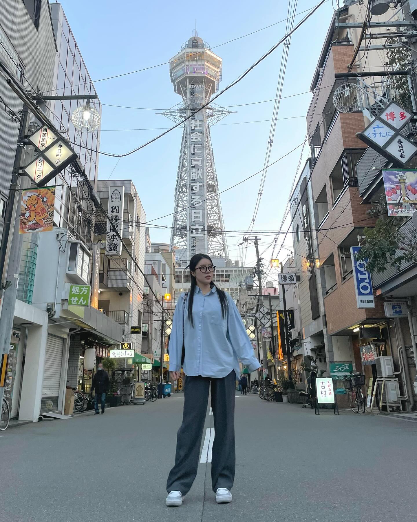⠀
일본 지하철 환승하는데
우왕좌왕하다 역무원한테 가서 물어봄
뭐라하시길레 파파고 번역기 갖다댔더니
“당신의 어머니는 어디 계십니까” 라고 뜸
…ㅋㅋㅋㅋㅋㅋㅋㅋ엥🤣
⠀
시간지나서 생각해보면 나 바보라고
엄마 찾나싶기도하고,,🤔