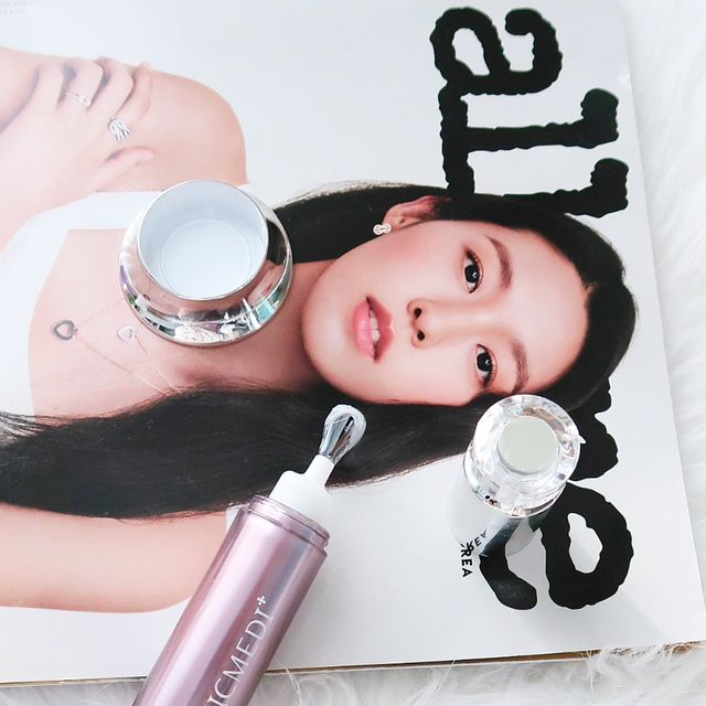  💋뷰티ㆍ패션👙인플루언서 🎀 퓨리걸 🎀 on Instagram: "#광고

목주름은 영원한 숙제라서
미리 미리 관리를 해야잖아요~
그래서 #비오틱메디 딥 펠타이드 콜라겐크림으로
목주름 관리 중인데 이게 팔자주름, 눈가주름까지 다 가능하니까
활용도가 넘 좋더라고요!!

#비오틱메디 콜라겐크림에는
저분자 콜라겐과 펩타이드가 함유 되어 있는데
LED가 초당 12000번의 미세 진동으로 피부 깊숙히 침투해
주름 사이 사이를 꼼꼼하게 채워주니까 흡수력도 좋고
주름케어에도 굿!!!

자기전에는 꼭~~ 비오틱메디 콜라겐크림으로 
마사지해주는 루틴!!
꾸준함이 역시 답인거 같아요^^

#비오틱메디 #bioticmedi #목주름 #팔자주름 #눈가주름 #팁펠타이드 #콜라겐크림 #뷰티 #화장품추천 #주름개선"