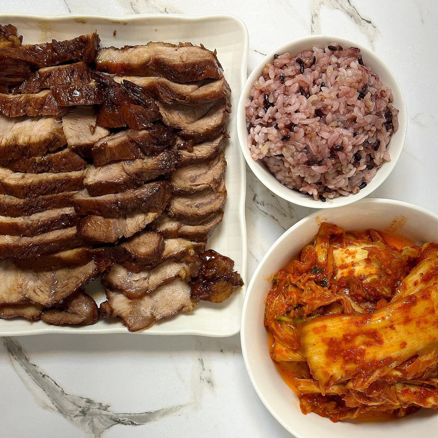 #협찬 
🎣오늘의 미끼🎣
#삼대본가김치 
samdae_kimchi 

🥬 삼대본가 맛있는 배추김치(1kg 15,000원)

🥬맛있게 매운 국내산 겉절이 김치가 있광!

🥬배송 받자마자 한입 맛 보니 방금한 겉절이 같아서 바로 앞다리살사서 수육해버림!!🐖

🧄온가족이 먹을 수 있는 순한 0단계부터 매니아들을 위한 3단계까지 입맛에 맞춰 매운맛을 골라서 주문할 수 있광!!!

🧄1단계를 주문했는데 맵찔이여서 그런지 내입에는 쪼끔 매웠… 🥵 근데 맛있어서 계속드러감…🫠

🥬국내산 재료와 고춧가루로 주문 즉시 조리해 믿고 먹을 수 있능 건강한 김치!!!🇰🇷

🧄3대째 내려오는 맛있게 매운 양념비법으로 미친감칠맛을 느끼고 싶다면 삼대본가김치!!!

#배추김치 #김치주문 #맛있는김치 #매운김치 #보쌈김치 #칼국수김치 #삼겹살김치 #매운음식 #김치 #김치종류 #김치추천