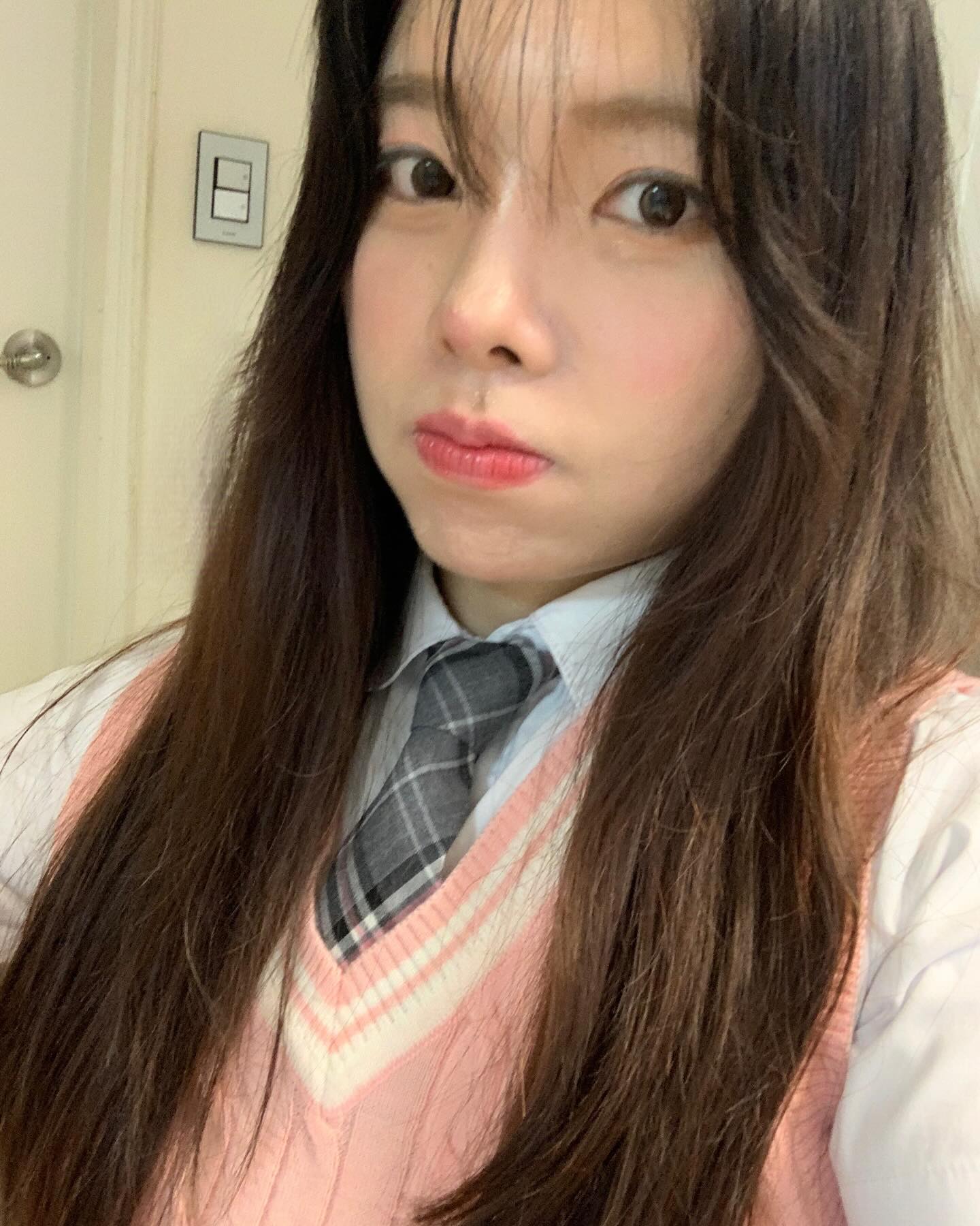 교복입을땐 몰랐는뎅

교복이 이쁜거였구나 생각이 들어용😅

#교복#추억#교복대여