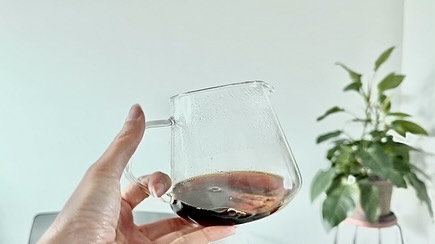 gsc_international #협찬 

콜롬비아 포파얀 슈가케인 디카페인
코스타리카 핀카 살라카 파카마라 

매달 받는 2kg의 GSC 생두
택배박스 이지만 언제나 선물상자 같아요.
받기전에 생두에 대해 듣고 있지만
받았을때 생두를 볼때 느낌이 또 달라요.

늘 GSC 생두를 사용했는데 
서포터즈가 되어서 로스팅한걸 많은 인친님과 공유하는 즐거움도 

#생두 #커피생두 #생두추천 #지에스씨 #그린비너8기 #원두 #커피 #드립커피 #gsc #지에스씨인터내셔날 #로스팅 #홈카페 #서포터즈 #생두납품 #원두생두 #엘로치오 #디브릿지