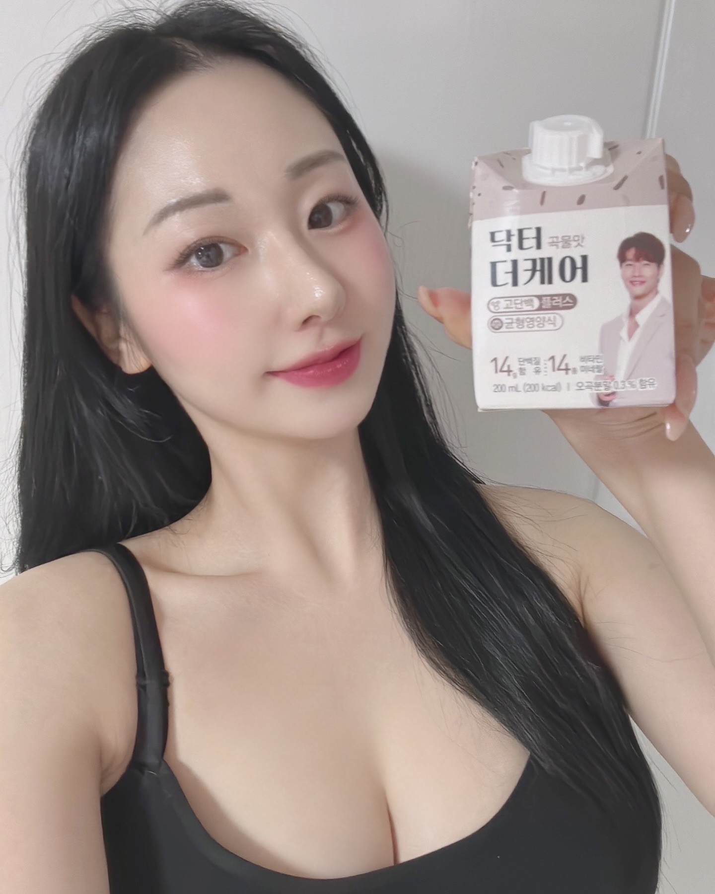 헬씨룰루의 협력사인 
닥터더케어에서 신제품을 출시했어용👍🏻

남녀노소 최고의 밸런스 영양식품팩, 닥터더케어!
다이어트 & 식사대용, 건강전도사 김종국의 추천제품!
체력유지를 위한 균형 영양식!
담백한 곡물맛 & 14g의 고단백질
14종의 비타민 & 미네랄 함유 저당 설계로 당걱정을 최소화!
소화, 흡수가 빠르도록 MCT오일 사용 
간편한 휴대성, 사이즈로 언제 어디서나 편리한 섭취!

 닥터더케어 곡물맛
dr.thecare

#협찬 #김종국추천제품 #다이어트 #식사대용
#닥터더케어 #곡물맛건강식 #다이어트제품 #식사대용제품 #균형영양식 #환자영양식#다이어트추천제품 #건강식추천 #스포츠 #헬스 #피트니스 #바디케어 #신제품출시