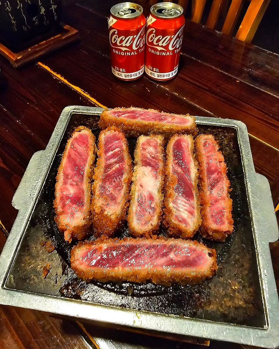 🥩🥩

#협찬 #후라토식당판교점 #후라토식당 #규카츠 #규카츠맛집 

✔️ 영업시간 : 11:30-22:00 (브레이크타임 15:00-1700)

✔️ 일본감성 그대로인 규카츠 맛집!
믿고 먹는 후라토 식당이지만 판교점은 일본감성 가득👐🏻 한끼식사로 일봌여행을 느끼시고 싶은분 추천!!!

 ✔️ 믿고먹는 후라토식당 비추 메뉴가 단하나도 없어요!!

꿀팁‼️
🍯네이버로 예약하신뒤 방문하시면 미니치킨 가라아게 서비스를 받을 수 있어요!

🍯웨이팅은 캐치테이블 온라인으로 이용하시면 웨이팅시간을 최소화 할 수 있어요