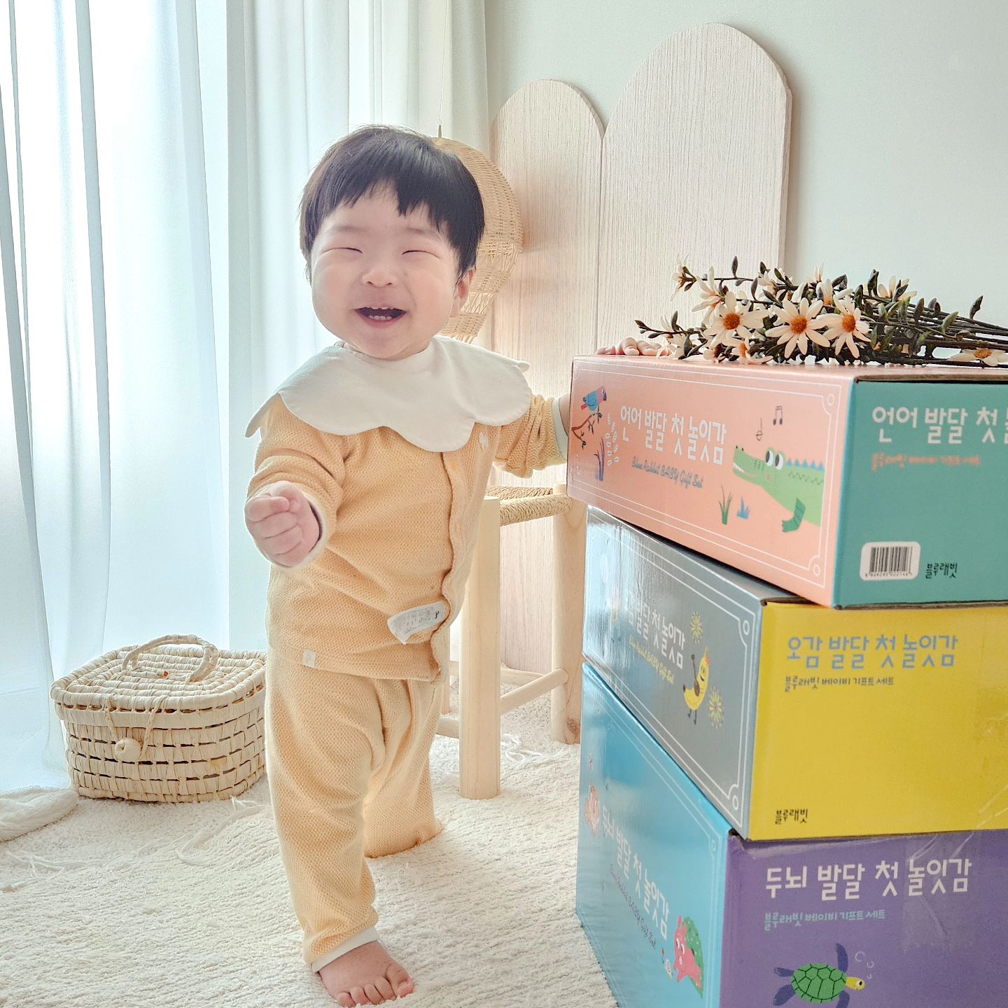 #제품제공 블루래빗 소전집 
✔️언어/오감/두뇌발달 첫 놀잇감

쩰리 찐웃음 볼 수 있는 
NEW 블루래빗 소전집이 출시되었어요!

헤비한 전집세트는 가격대가 높지만
블루래빗 첫 놀잇감은
언어/오감/두뇌 중 원하는 세트로
가성비 넘치는 가격으로 픽! 할 수 있다는 점!

어린이집 하원 후 쩰리와
더욱 알찬시간을 보내게 해주는
블루래빗 소전집 활용기
앞으로 많은 기대 해주세요💙

🏷bluerabbit_official_korea

#블루래빗 #언어발달 #두뇌발달 #소전집 #유아전집 #가성비전집