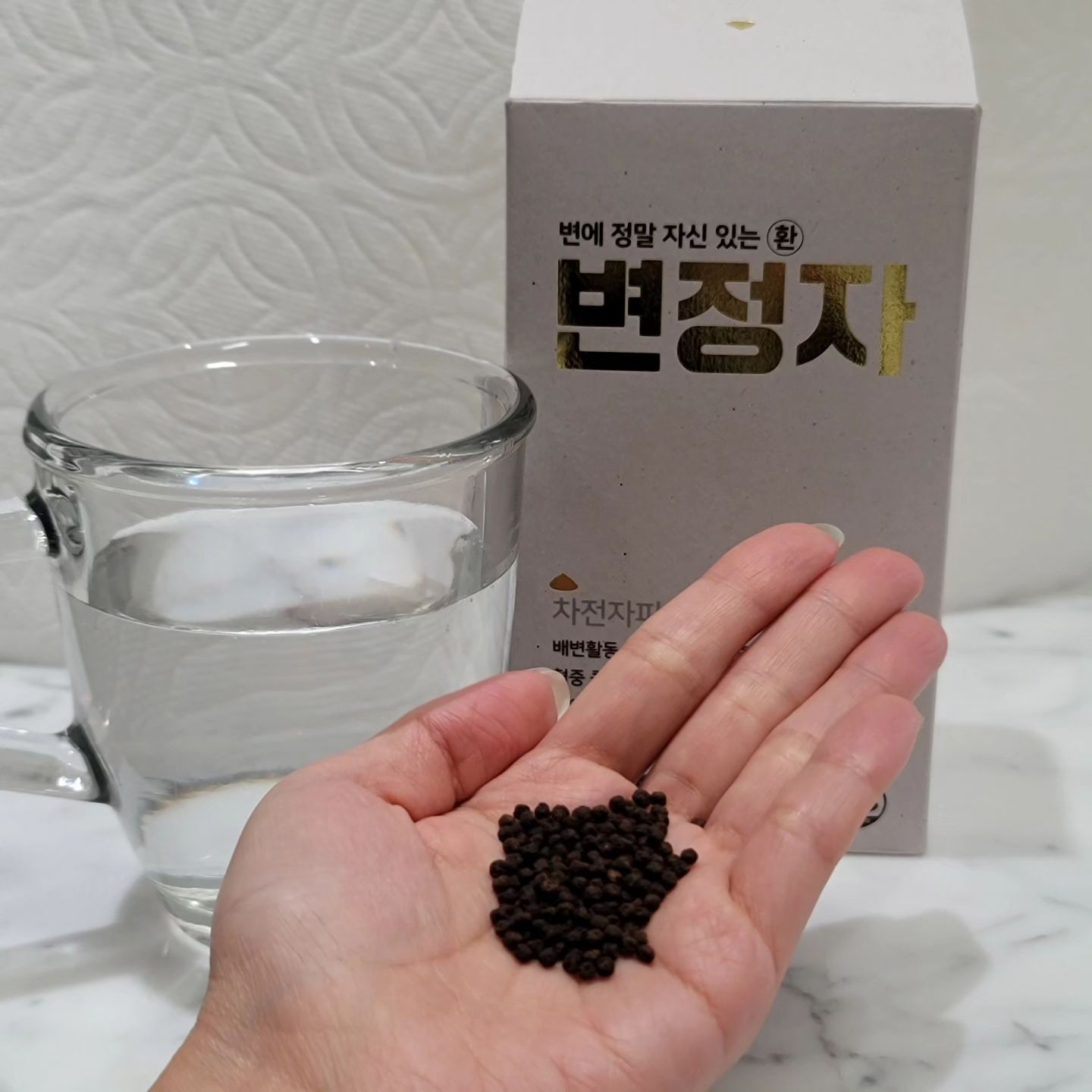 #협찬#변정자#다이어트#쾌변#차전자피

<변비에 좋은 차전자피 변정자로 장건강 챙겨요>

식이섬유 가득한 차전자피환을 간편하게 물 한 잔과 마셔주면 장 건강도 챙기고 쾌변 가능해요👍👍👍

변비에 고생하는 중에 요가 선생님이 추천해 주신 아랫배 관리 겸 괘변관리템!💩💩💩

식이섬유 다이어트 초월의장 으로 섬유질섭취 하면 장운동이 되어 더부룩 해소 팽만감 해소가 쉽게 이루어져요🥹

환이 작아서 한입에 털어 먹을수 있고 동료들한테 나눠주니깐 효과 봤다고 난리 나서 재구매각! 😃

#변비#장건강#초월의장#차전자피환#쾌변관리템#아랫배관리#식이섬유다이어트#식이섬유#콜레스테롤개선#장운동