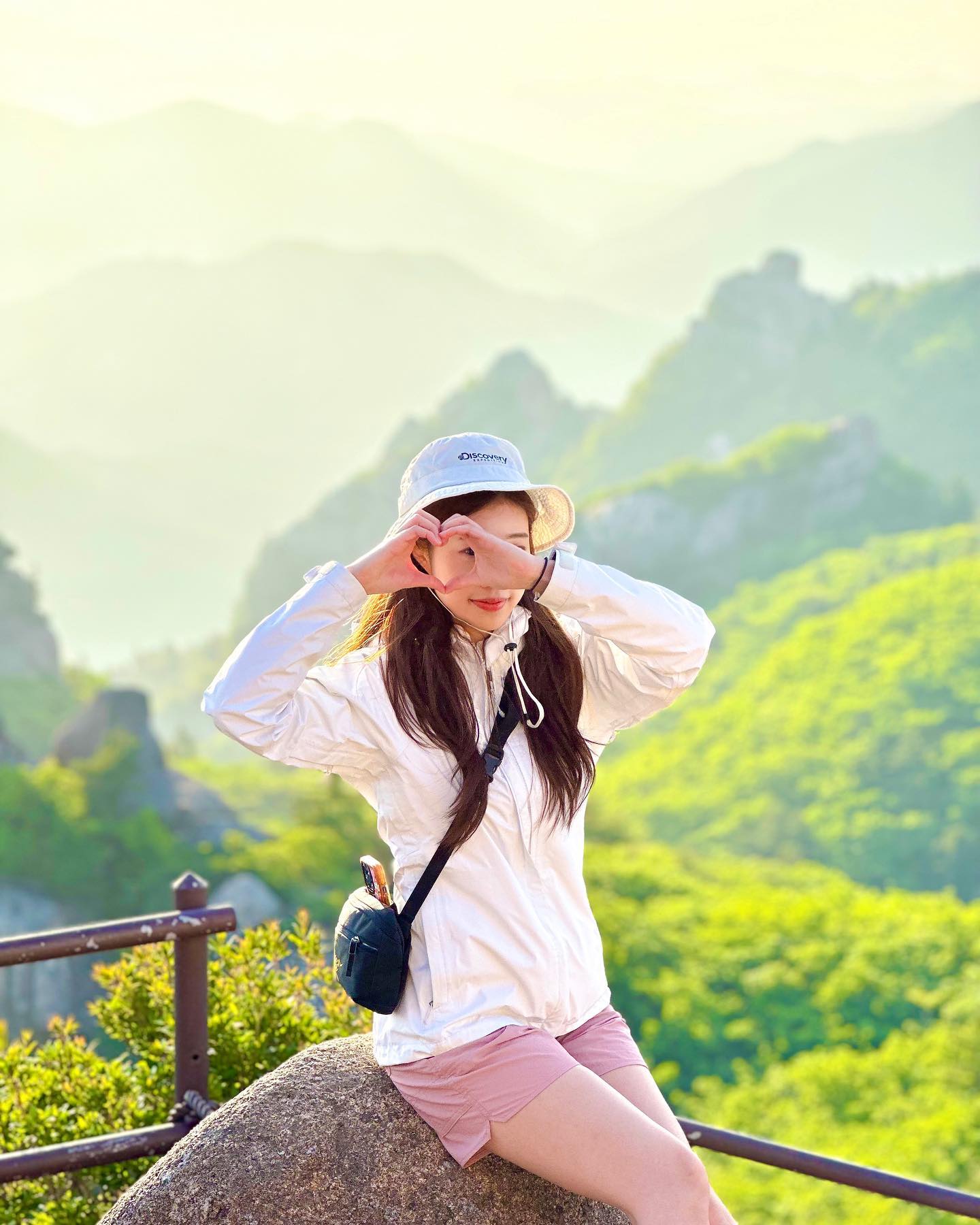 나에게 너무나도 특별했던
지금도 꺼내보는 속리산 문장대💓

사진 안찍겠다고 징징거리는 지유니
사진 예쁘게 찍어주는
sanzzing 
santa_chu_uu 💖

이번주 지친다 지쳐!
주말에 힐링합시다 여러분✨