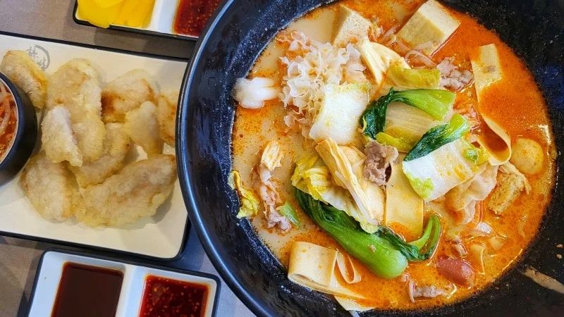 [마라는 라와로 와라😋]
.
.
마라탕 진짜 좋아라 하는데..
우리집 사람은 좋아하지 않아 먹기 힘들었던 마라탕~

지인과 함께 먹지순례에도 나온 맛집을 먹잘알이 다녀 왔답니다✌️

✅️ 라와마라탕 본점

👉 셀프마라탕 698g+소고기100g추가

👉 찹쌀꿔바로우 미니

마라탕을 좋아하는 임신한 아내를 위해 임산부도 먹을 수 있는 건강한 마라탕을 만들었다는 라와 마라탕~

기본 오리지널로 주문했는데 적당히 매콤함에 국물이 진심 진하고 깔끔~

꿔바로우는 쫀득 바삭함으로 겉바속쫄이라 꼭 시켜 드시길~~

식사 후에는 아이스크림 & 커피도 꽁짜~~~😘

_
_
_
_
#라와마라탕 #마라탕맛집 
#꿔바로우맛집 #마라맛집
#미아사거리맛집 #강북구맛집 
#먹지순례 #마라탕 #마라탕추천