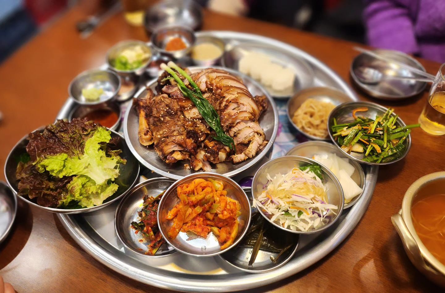 움츠러든 겨울은 끝~ 🌬
맛난족발에 맥주한잔이면 
오랫만에 수다떨기에 충분👍
이제 놀아보즈아😁
.
#일상기록 #