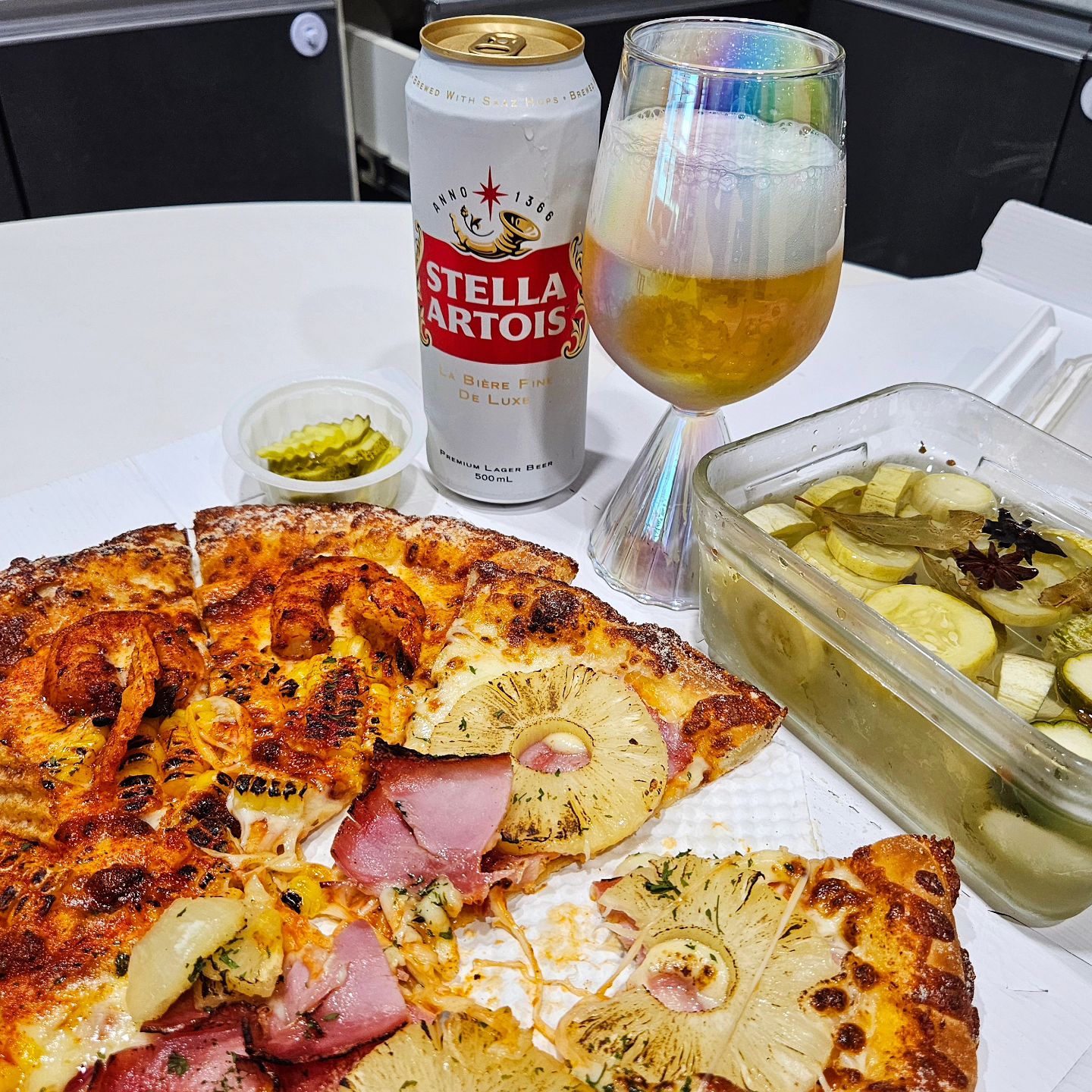 #광고 
노모어 피자가 그렇게 맛있다며?!🍕 베스트 조합 하프로 배달의 민족에서 싸사싹 배달 완료 🛵 
요즘 벨기에 맥주🍺 스텔라아르투아에 맛 들렸다!! 
함께 하니 환장조합👍👍

inflca stellaartoiskr #스텔라아르투아 #배달의민족
#노모어피자 #베이컨하와이안 #옥수수새우피자 #먹스타그램🐷 *경고: 지나친 음주는 뇌졸중/기억력 손상이나 치매를 유발합니다. 임신 중 음주는 기형아 출생 위험을 높입니다. 제조사/판매사: 오비맥주