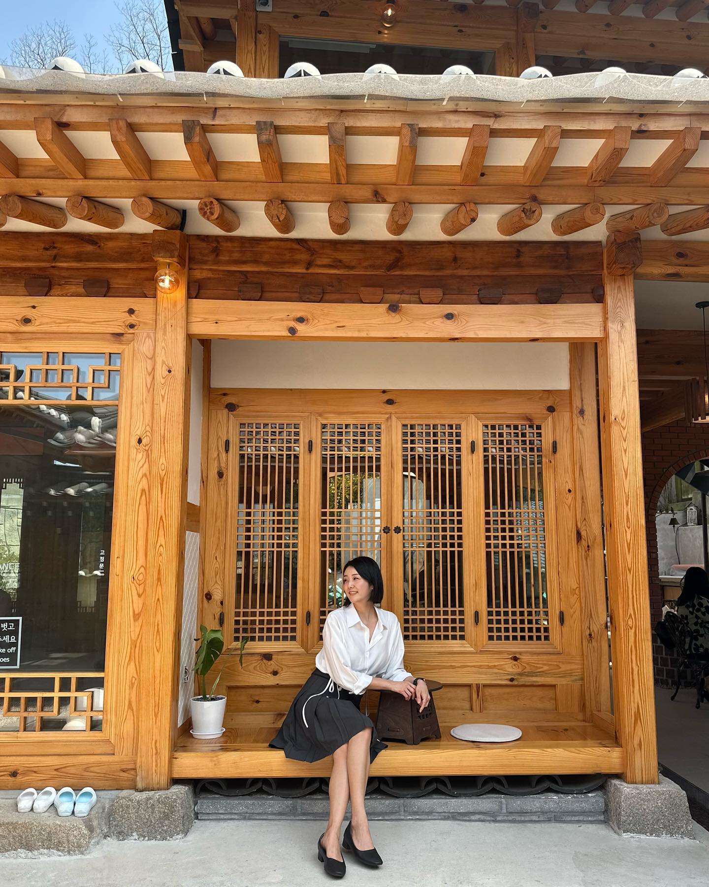 :
갑자기 검색해서 괜찮은 장소 찾기 만점자가 받은 상🏅

소문안났으묜 좋겠는데 소개하고시포🤭
#깅코서울 #한옥카페 #huhney_cafe