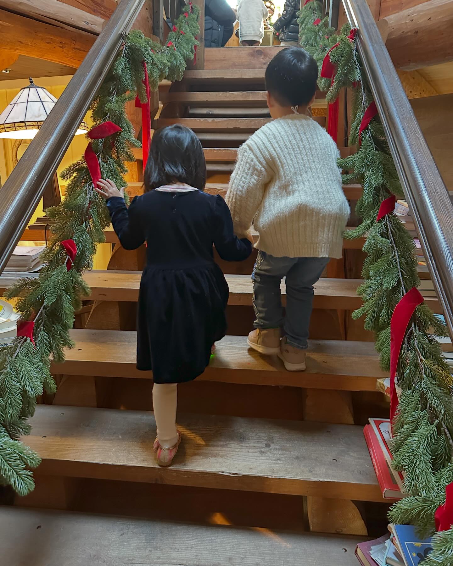 🎄
아들 데이트하는데 눈치없이 따라옴
겅듀님 뿔나심
서로 마니 사랑하세효💖
.
.
📍리베볼
경북 성주군 수륜면 덕운로 1433
#샹각보다많이별로 #^^ #리베볼 #커피는맛있었음
