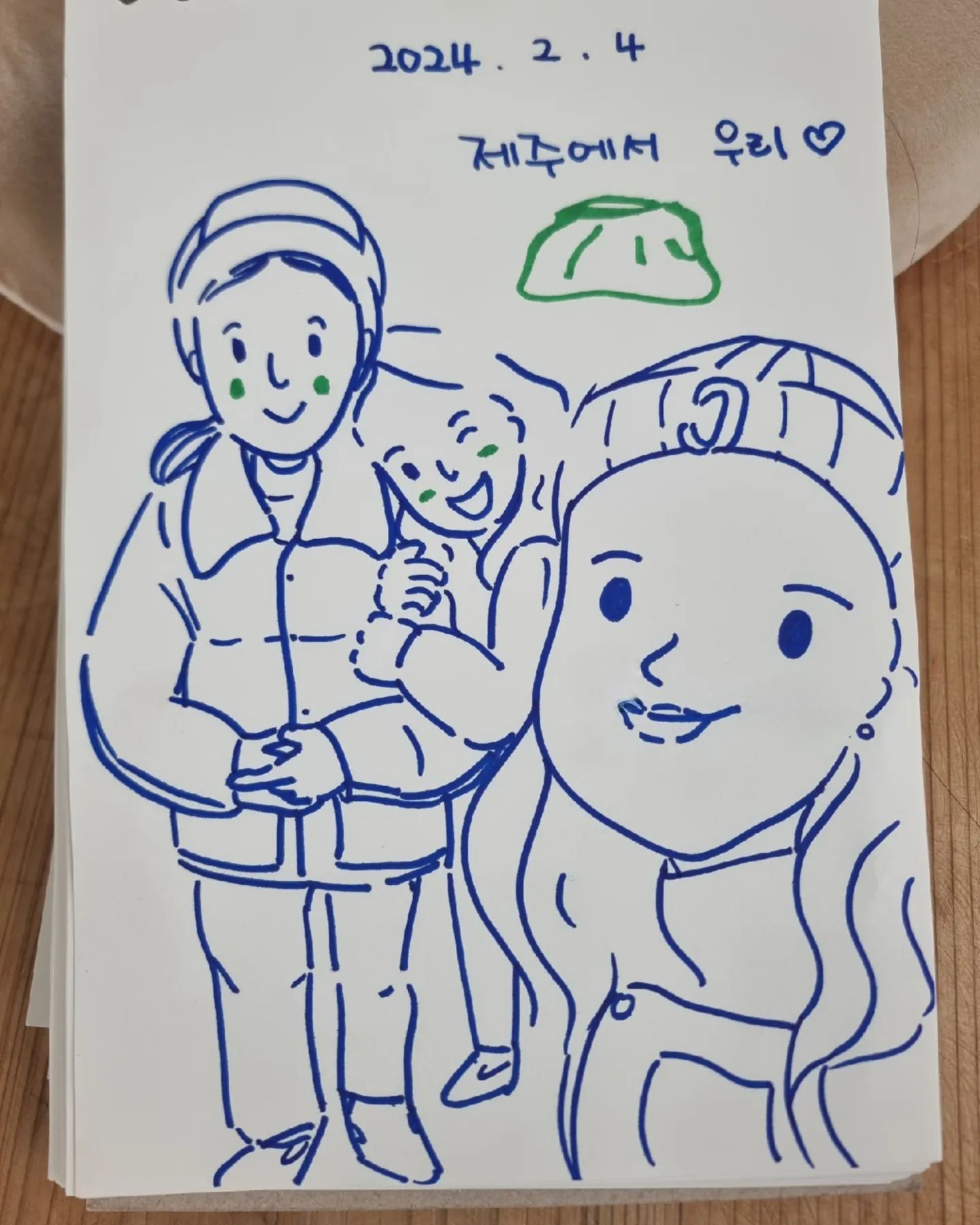김안영 작가님의 작품🎨

주제 : '2024.2.4 제주에서 우리'

오늘도 아름이의 희생으로🙊
안영이와 둘이서,
카페 나들이☕️💕

예쁘고, 조용한 카페에서,
전문 미술쌤, 
안영이가 그려준 우리셋 캐리커쳐👍

그리고,
안영이가 칭찬가득 해준,
그림초보 나의작품까지😁 

2시간동안,
시간 가는줄 모르고,
여유롭고 행복했던 시간❤️

#레몬뮤지엄 #제주카페 #여유로운시간 
#제주에서 #두번째 #자유부인 #캐리커쳐 
#김작가님 #그림초보 #나의작품 #그림일기