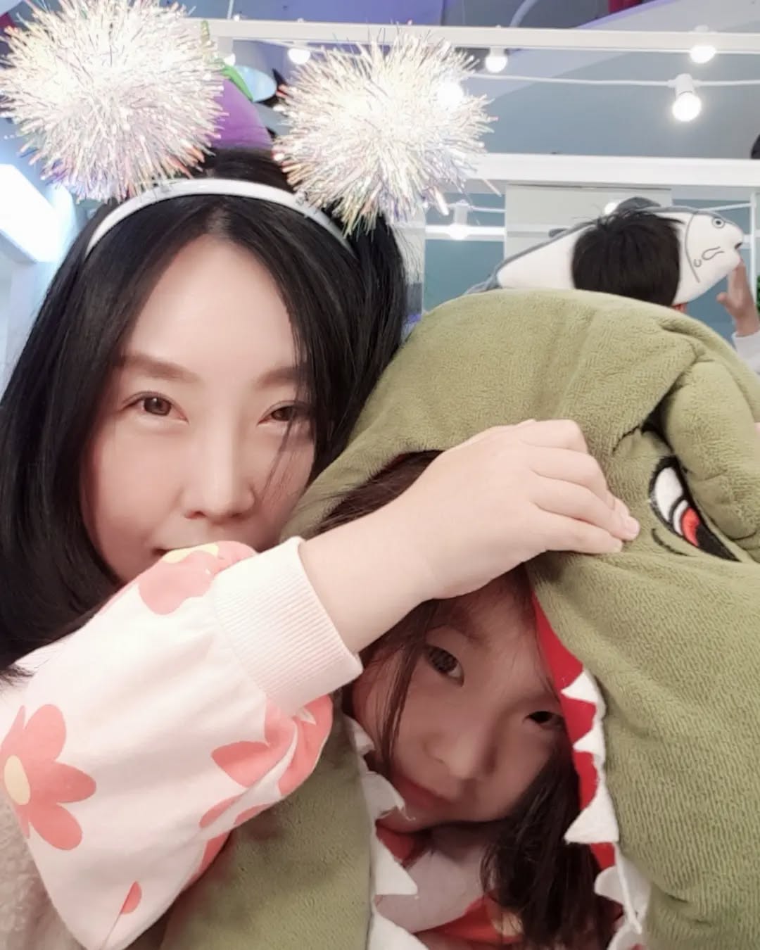 ㆍ
오늘도 즐거웠던 하루 😃
 
키즈랜드 도착하니 생각치도 못했던
이벤트들이 줄줄이 😉😉
 
이벤트들 즐긴다고 많이 놀진 못했지만
그래도 즐거웠지 뭐얌! 
 
 
 
#모녀샷 #장꾸 #비글딸 #56개월