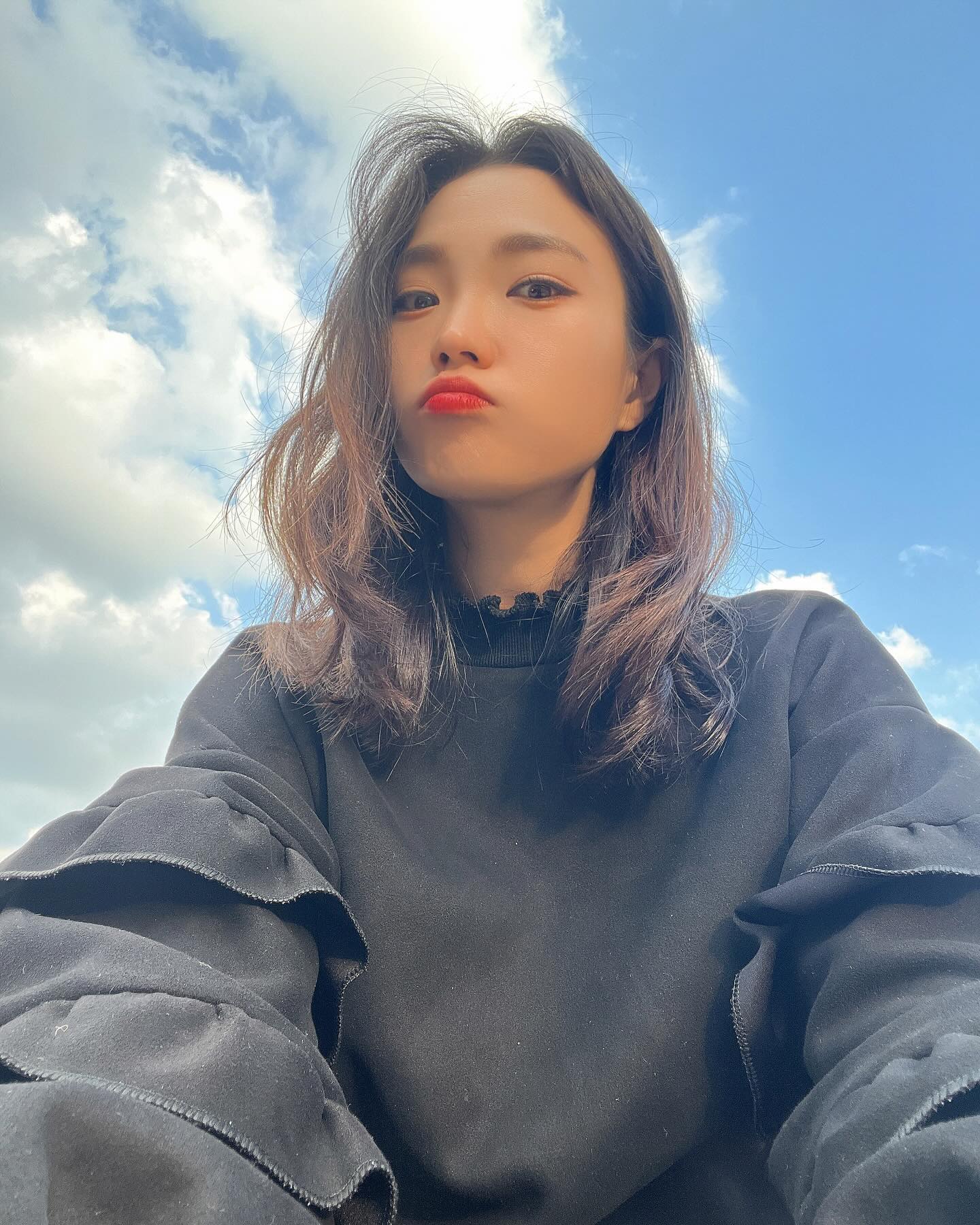 날이 너무 좋았던 주말💕
고래연 열심히 쫓아가는
귀여운 쪼꼬미들❤️
뛰느냐 고행했어어♡ 
삐져서 사진 안찍어주는
내 쪼꼬미 🥺
.
.
.
#주말 #주말일상 #하남 #하남조정경기장 #고래연 #고래연날려라 #달려라 #삐지지마 #뛰느냐고생했어 #저녁 #라멘 #쿄오라멘 #하남쿄오라멘 #저녁까지완벽 #오랜만에 #셀카 #selfie #happiness