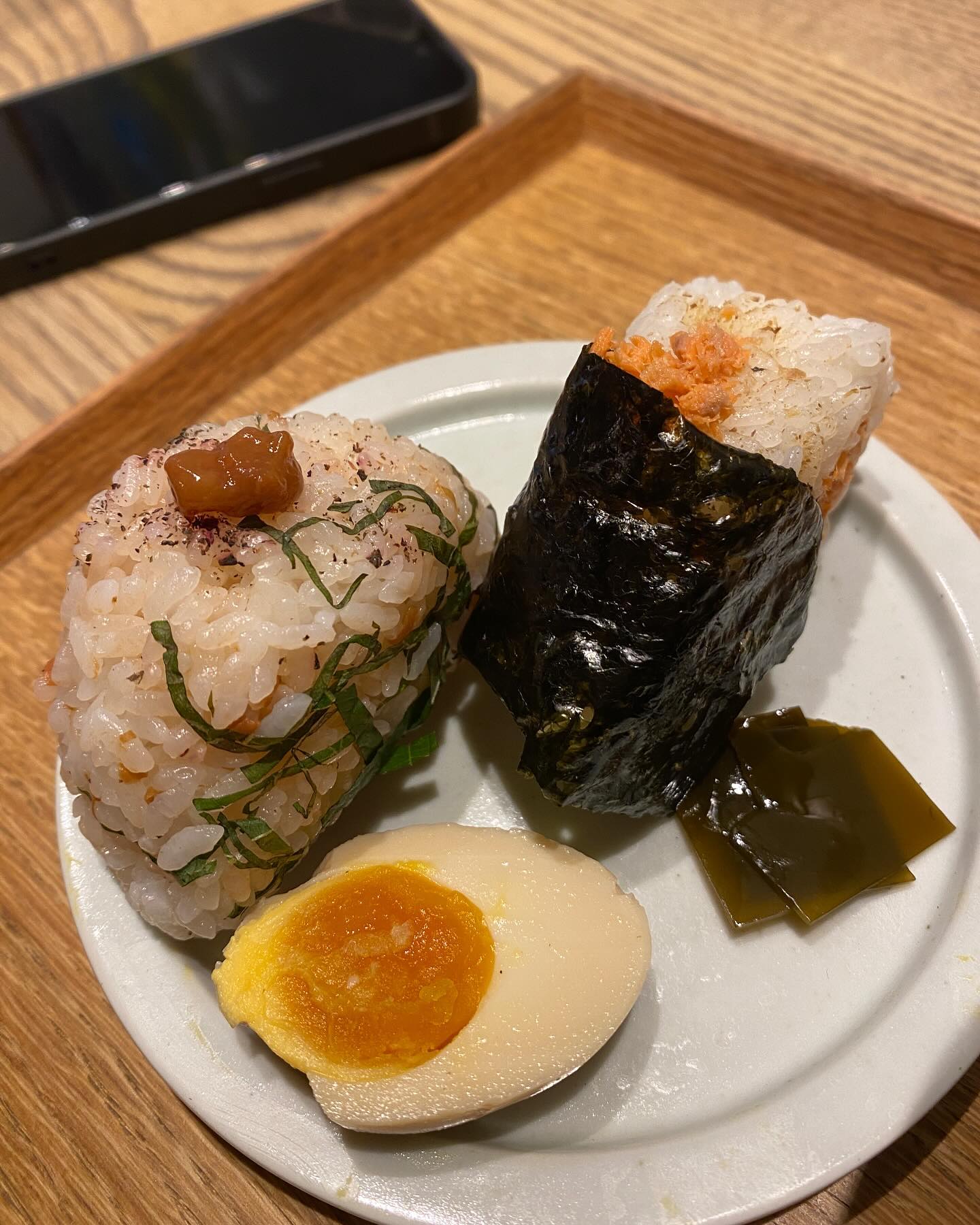 아사쿠사에서 아침먹기 좋은 오니기리 맛집 🍙 
명란 오니기니랑 돈지루가 정말 맛있었당 😵

계단 머리 조심 ⚠️

전 디자이너 현 오니기리 사장님의 작은 작품들이 전시된 2층에서 먹었당 👍

아침 8시 50분의 아사쿠사는 아직 조용하다 

📍Asakusa Misojyu 

#아사쿠사맛집 #일본여행 #도쿄맛집 #도쿄오니기리 #도쿄여행 #맛집추천