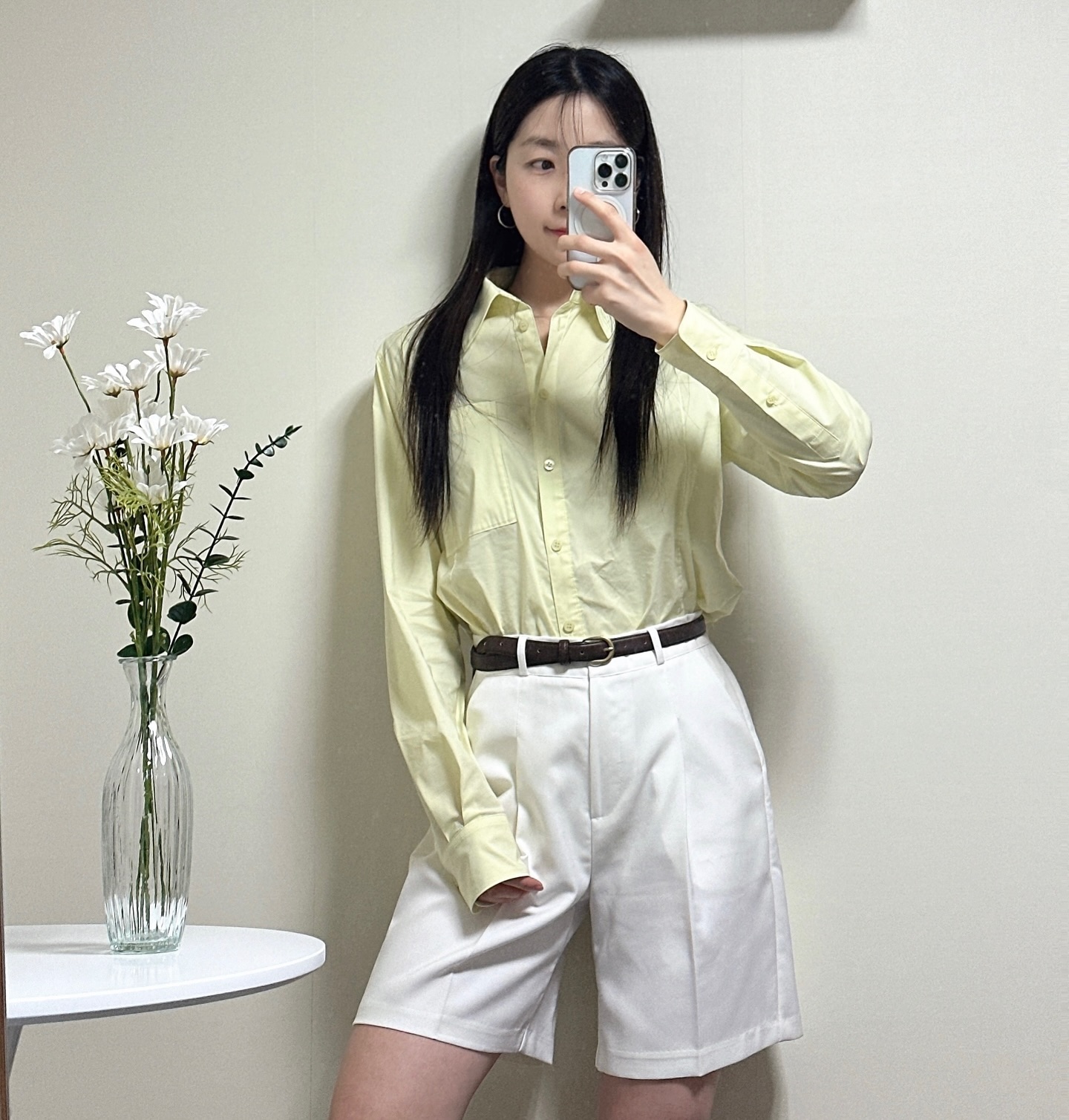 좋아하는 레몬셔츠에 깨끗한 화이트버뮤다팬츠 🤍
