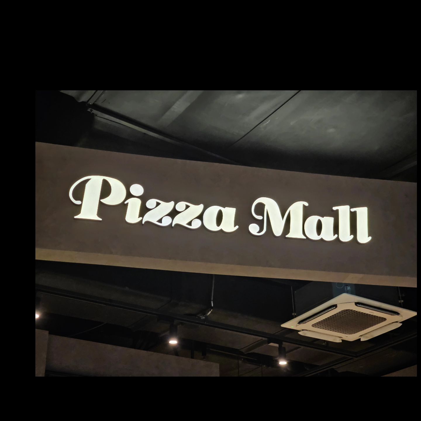 #협찬 

처음가본 피자몰🍕
이름따라 피자맛이 제일 좋지만 수프에 감튀, 콘치즈까지 사이드도 맛집❣️
주말엔 오픈런 필수¡¡

대전 유성구 계룡로 119 (봉명동, 골든하이아울렛) 9층 피자몰 NC대전유성점
- 오전 11시 오픈, 주차 최대 3시간 무료

#봉명동맛집 #피자몰NC대전유성점 #유성온천역맛집 #대전NC백화점맛집 #피자뷔페샐러드바 #피자몰 #객리단길맛집 #맛집 #대전맛집 #웨이팅맛집 #피자뷔페 #샐러드바 #피자맛집 #유성맛집 #봉명동 #nc백화점 #백화점맛집 #사진 #음식 #푸드 #양식 #좋아요 #추천 #좋반 #맞팔 #선팔 #디저트맛집 #디저트