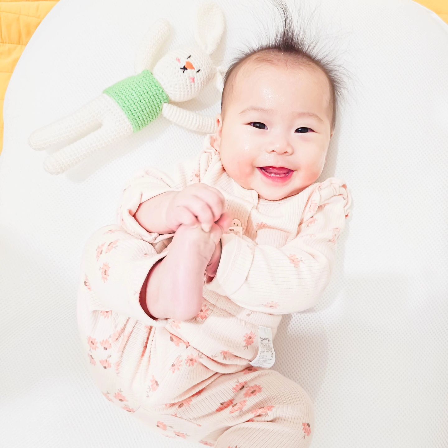 #협찬🎁
"라비킷" 🌟👶
아이를 키우는 집이라면
당연히 알고 계시죠? 🍼✨

저희도 첫째 때 라이너루프트 부터🌈
아기 침대 등등 다양한 제품을 썼는데
이번에 역류방지 쿠션이 나와서 써봤어요!

쿠션은 빵빵하고 6개월이 다 되어가는 
지금도 아주 안정적으로 사용 중이에요! 🌟

기존 제품과는 다르게 
두상, 척추, 엉덩이 라인이 
입체적으로 봉제되어 있어요. 
꺼짐 없고, 사이즈도 딱 좋아서 
아이가 뒤척여도 안심! 🛌

역류방지에 가장 효과적인 29도로 
설계된 라비킷 역류방지쿠션! 
🔄 누빔과 3D 에어매쉬 2in1
트름도 하고 잠도 자고 놀기도하고
아주 잘 활용 하고 있어요!✨

소재부터 설계까지 
아이에게 딱 맞춰 만들어진 
라비킷 역류방지쿠션, 
한번 구경해보세요! 👀💕
lavikit_official

 #라비킷 #라비킷역류방지쿠션 #라비킷역방쿠 #출산선물 #아기역류방지쿠션 #신생아역방쿠 #아기역방쿠 #아기역방쿠추천 #신생아역방쿠추천