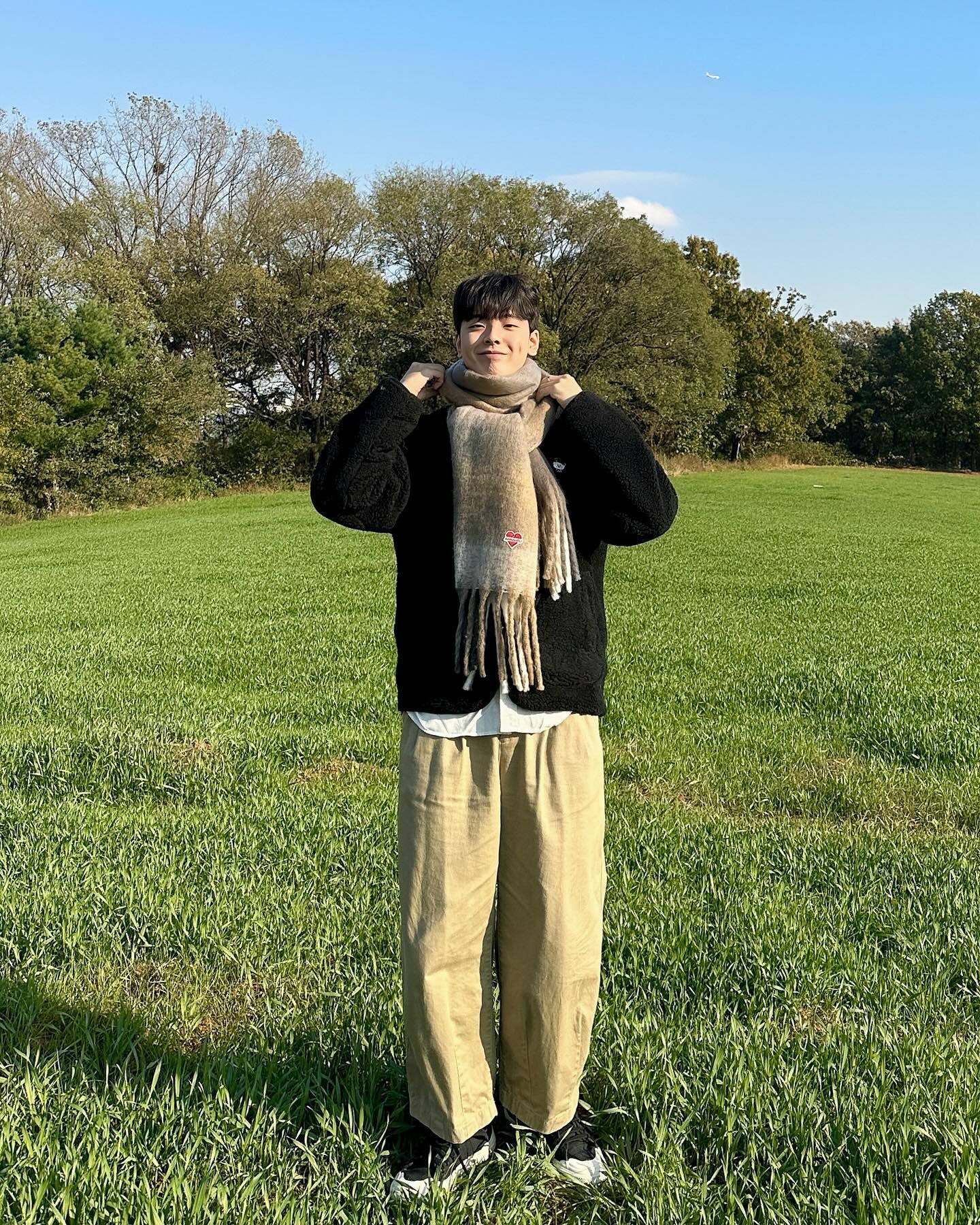 요즘 흔치 않은 날 좋은 날 ☀️

👕,🧣 : beyondcloset_official 

자사몰 신규 회원은 10000원 할인 쿠폰을 준다고 하니 다들 저렴하게 구입해보세요 :) 

#비욘드클로젯 #bc_ootd #겨울룩북 #겨울코디 #데이트룩 #커플룩