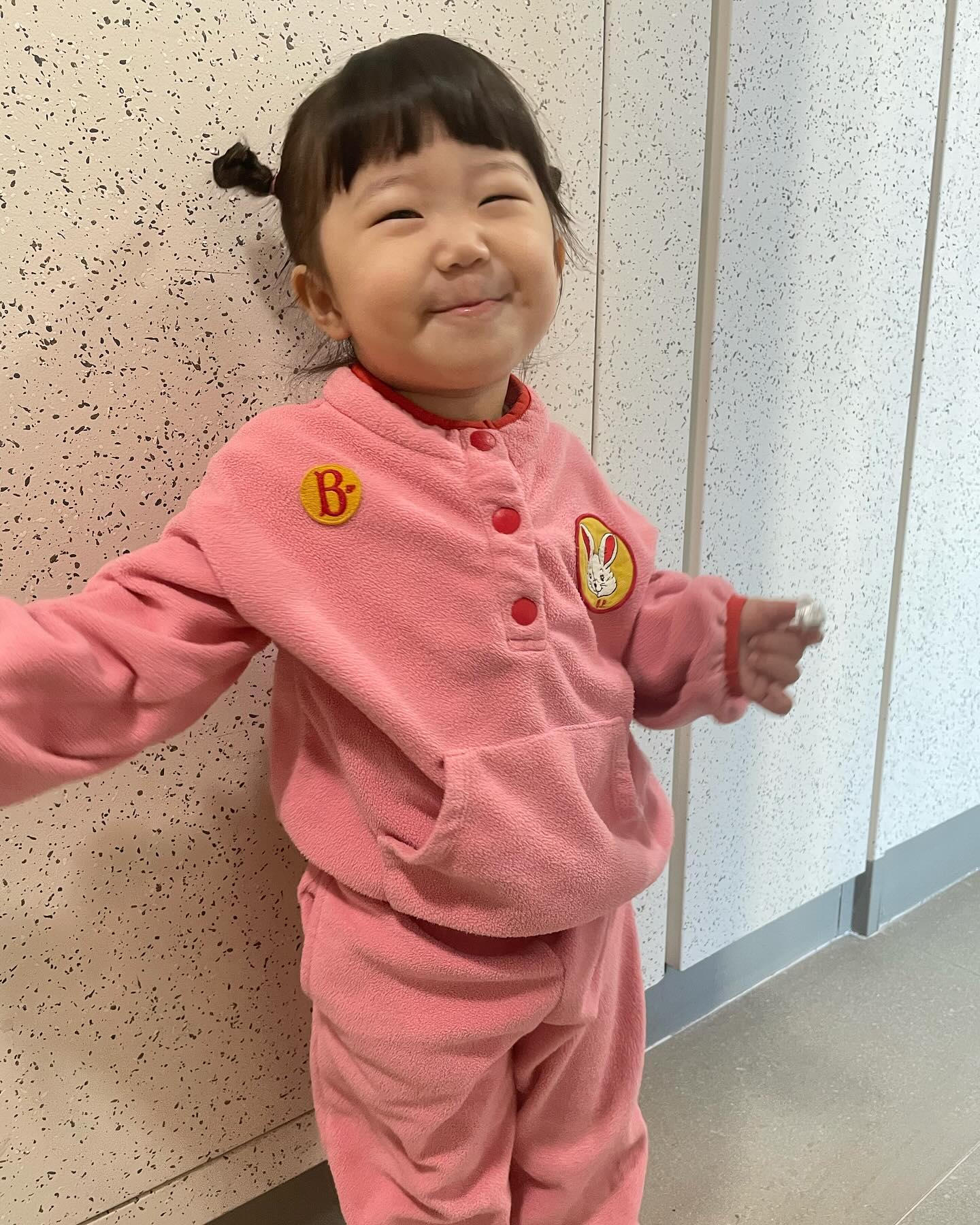 ᴍʏ ʏᴜʟ ’◡‘✿ D+697

2023.11.30 THU

갑자기 찡찡모드 다시 시작 ☹️
아직 말로 표현하지 못하다보니
율이도 답답 나도 답답 🤦🏻‍♀️

요즘 삐지면 “엄마 시러~”라고 하는데
내가 “나도 율이 시러”하면
그건 또 싫단다 ㅋㅋㅋㅋㅋㅋㅋㅋ
욕심쟁이 율 🤨❤️

#육아 #육아기록 #육아일기 #육아스타그램
