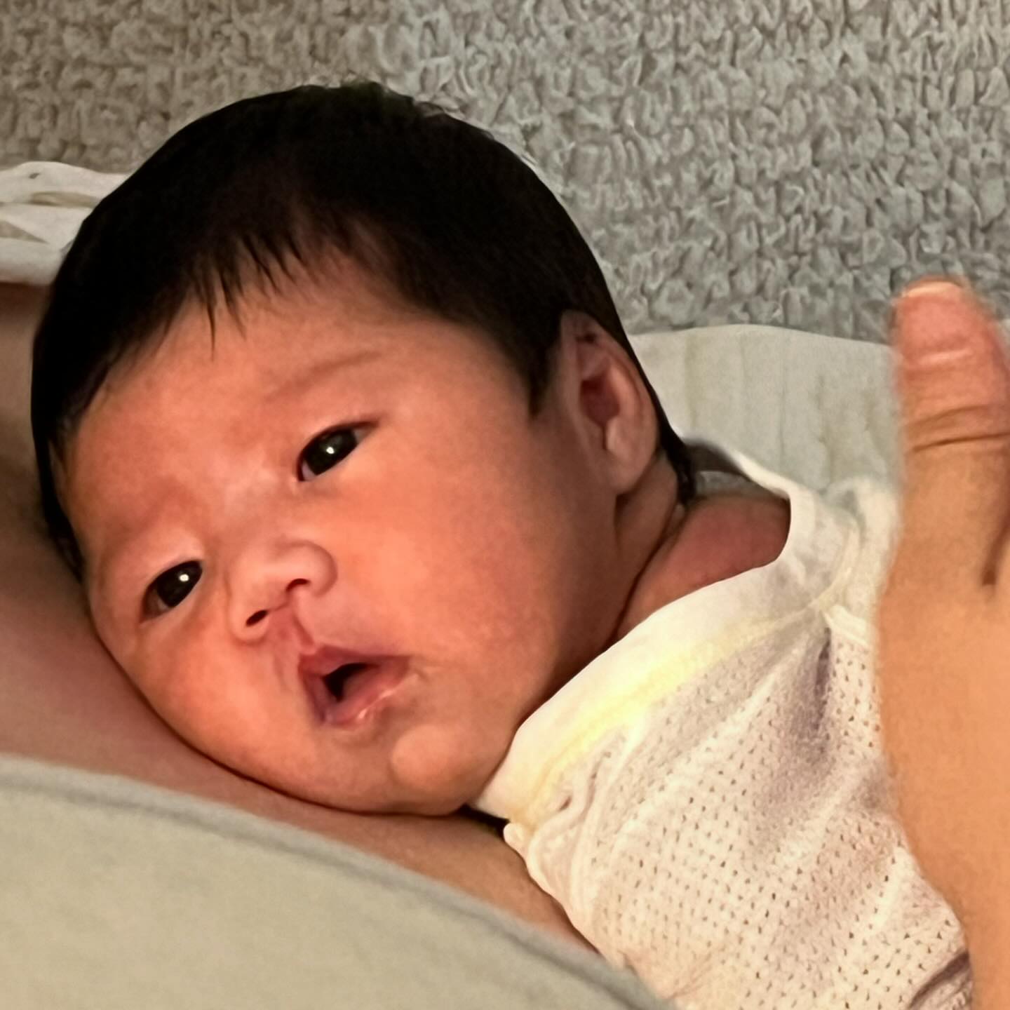 +26일차👶🏻
요즘 새이 최애 스팟은 아빠 품👀
아빠를 짱짱 좋아하는 딸랑구가 됐으면 좋게써🤍