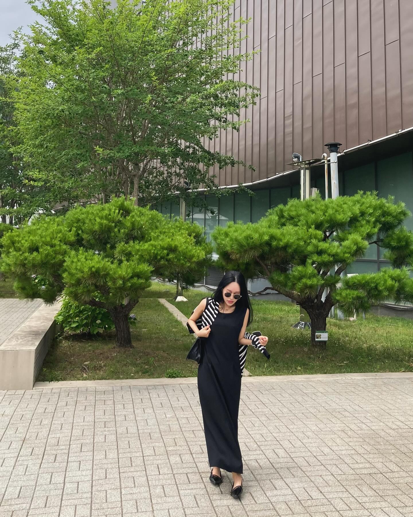 aisel.departure aisel.airport

어디에 레이어드해도 잘 어울리는 데일리 원피스 🖤🤍
재질도 좋은데다가 고급짐 그자체 딱 내꼬,,🖤

#에이슬 #aisel #출근룩 #하객룩 #여름코디