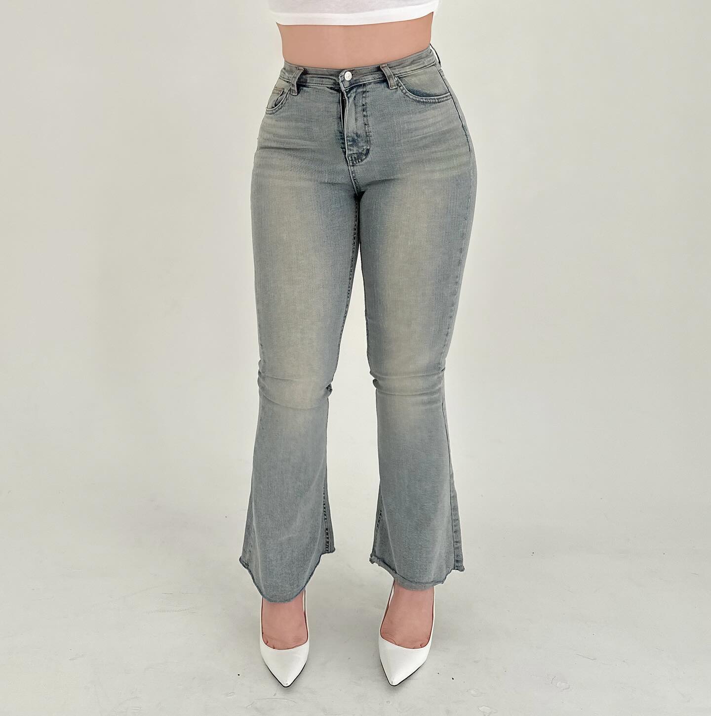 #y2k 맛집 다운 유얼퍼머넌트 데님팬츠 👖
유퍼 바지는 다 신축성 좋은거 아시져-?
요번 빈티지브러쉬 팬츠도 신축성 굿…🫶🏻 77까지 예쁜핏으로 착용돼요 ◡̈