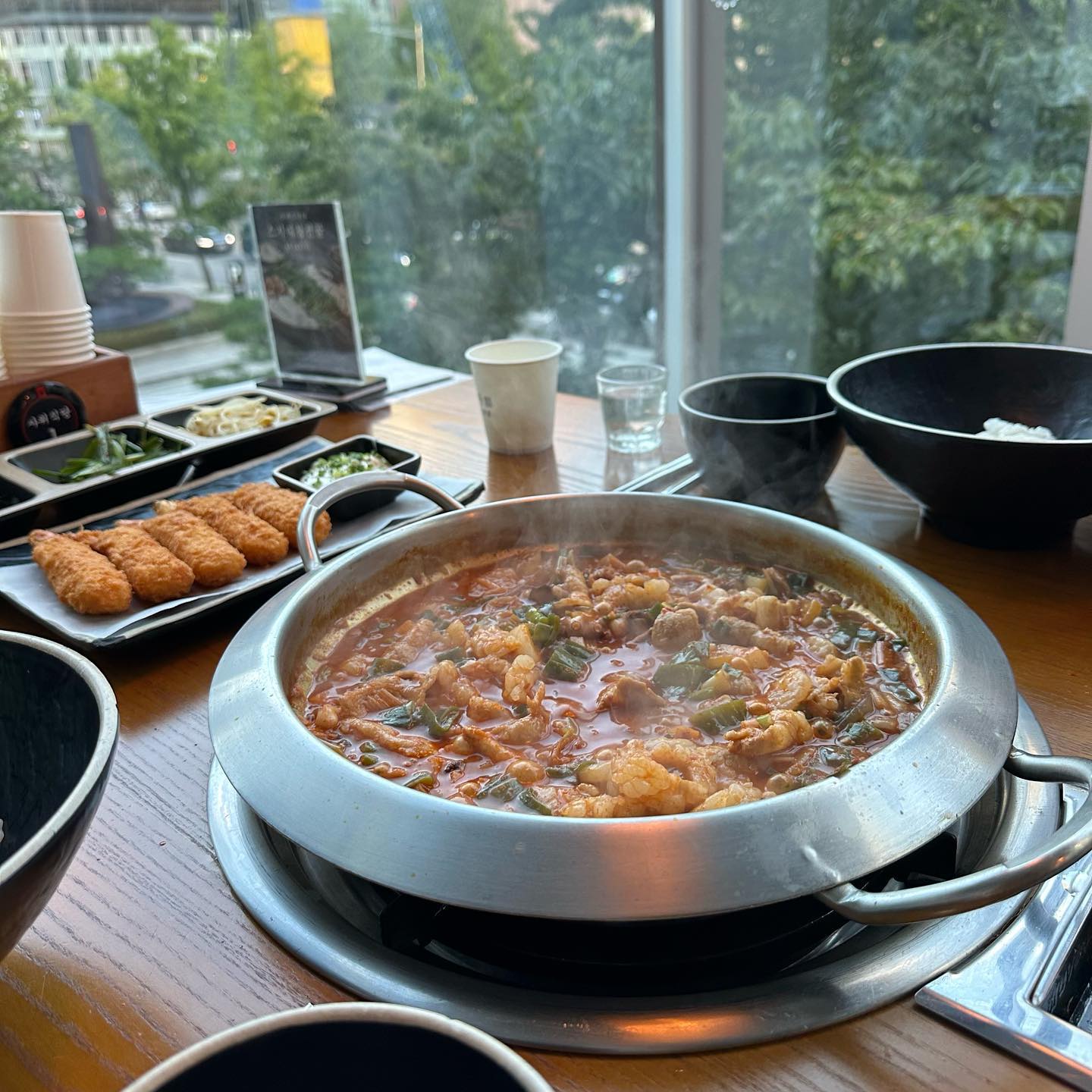 여의도 낙곱새맛집 #사위식당

진짜 밥도둑에 배 터질때까지 
계속 먹게되요😂😂

여기 대게살튀김도 진찌 맛있고!
네이버예약으로 방문하면
웨이팅 없이 바로 들어갈수 있고

삼겹살 추가로 넣어줘서
방문시 네이버예약으로 방문 추천드려요!!