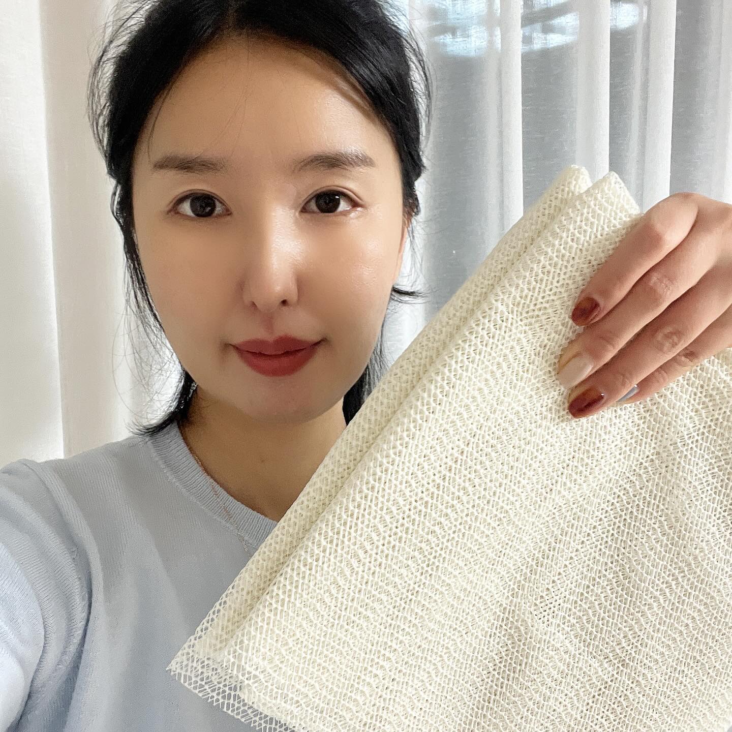 #광고
카페트 구매해서 깔았더니 자꾸 밀려서 돌돌 말아 베란다에 넣어놓고 쓰지 못했었는데 미끄럼방지패드 덕분에 밀리지 않고 예쁘게 거실에 깔아두고 사용중이에요✌️
PVC소재로 밀림이 전혀 없어요!!
용도에 맞게 잘라 사용해도 되고 자동차 발판도 밀려서 고정해두면 좋더라고요~
완전 꿀템!

dailygonggam_official

#일상공감 #dailygonggam #일상공감고정탁논슬립패드 #일상공감논슬립패드 #일상공감미끄럼방지패드
#고정탁논슬립패드 #논슬립패드 #미끄럼방지패드 #미끄럼방지패드추천#미끄럼방지 #논슬립패드추천 #생활꿀템 #생활필수템 #자취꿀템 #자취필수템 #가구패드 #미끄럼방지
#살림꿀템 #살림필수템
#미끄럼방지 #논슬립패드추천 #생활꿀템 #생활필수템 #자취꿀템 #자취필수템 #가구패드 #미끄럼방지
#살림꿀템 #살림필수템