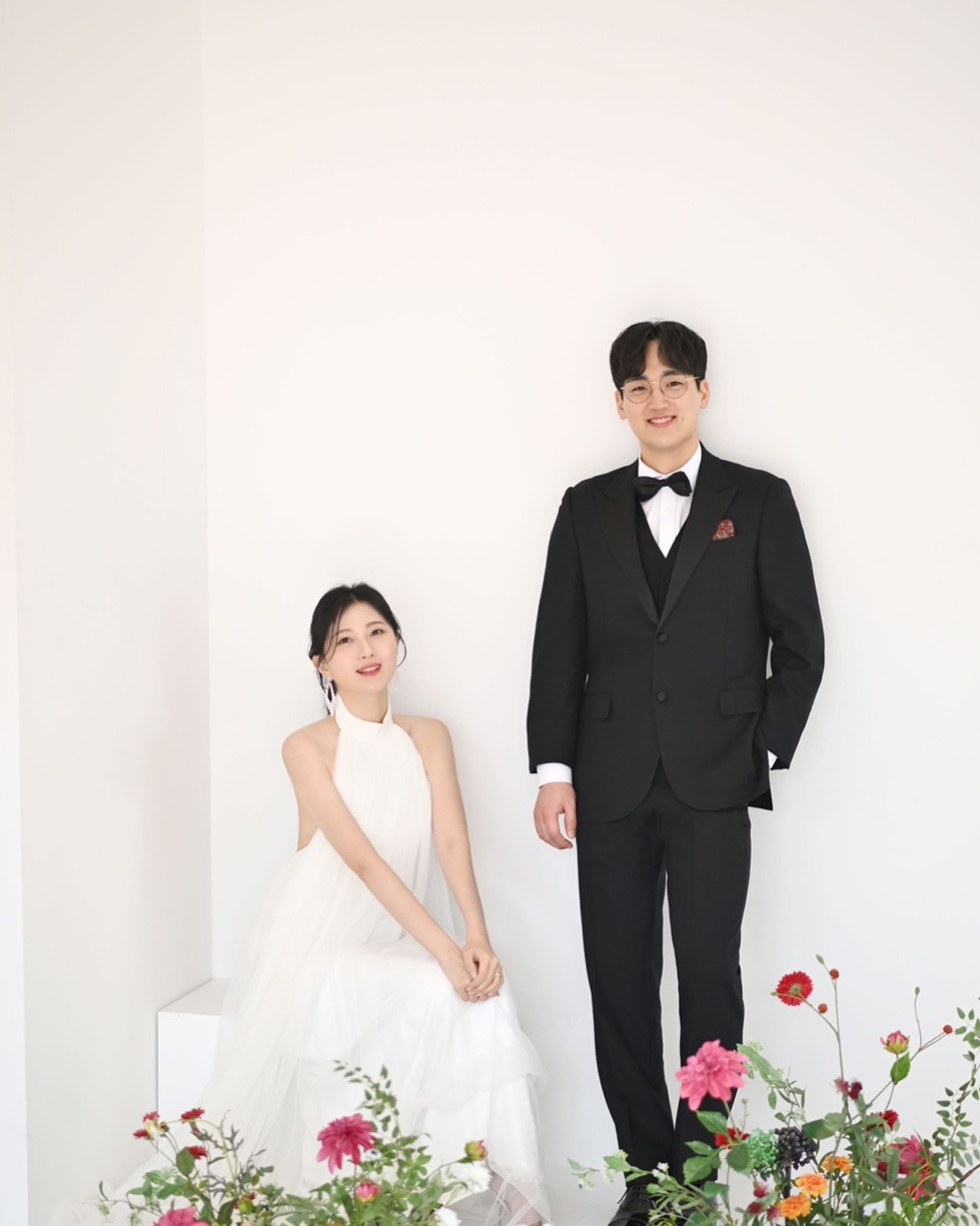 한참 남았었는데 눈떠보니 D-2 ,,🫢💍

평소에 연락을 많이 하는 성격이 아니다보니,
생각나고 떠오르는 분들이 많지만 혹시나 오랜만에 하는 연락이 결혼소식이라 부담되지않을까 선뜻 연락드리지 못한 분들이 많습니다. 너그러이 이해해주시고, 먼저 연락주시면 기쁜 마음으로 소식 전하겠습니다.

귀한 발걸음으로 축하해주신다는 분들과 참석이 어려워 멀리서 보내주시는 따뜻한 마음들, 미리 축하해주신 분들 모두 감사합니다.