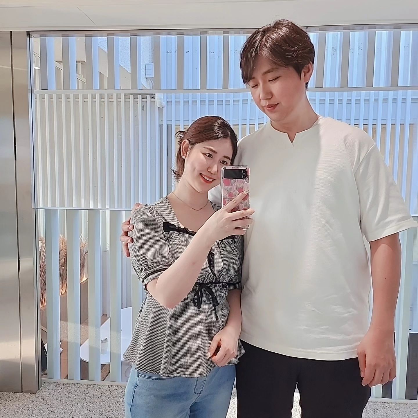 집에서 냉삼파티 후,
#디오름 카페 갔는데
주차예약까지 하고 와야하는 카페라니..
완전 핫플이었규나🫠
그래도 오빠가 맘에 들어한다니 잘 찾았균✨️
7월도 재미나게 열심히 살아보자 오빠💓

#디오름카페 #카페투어 #신혼