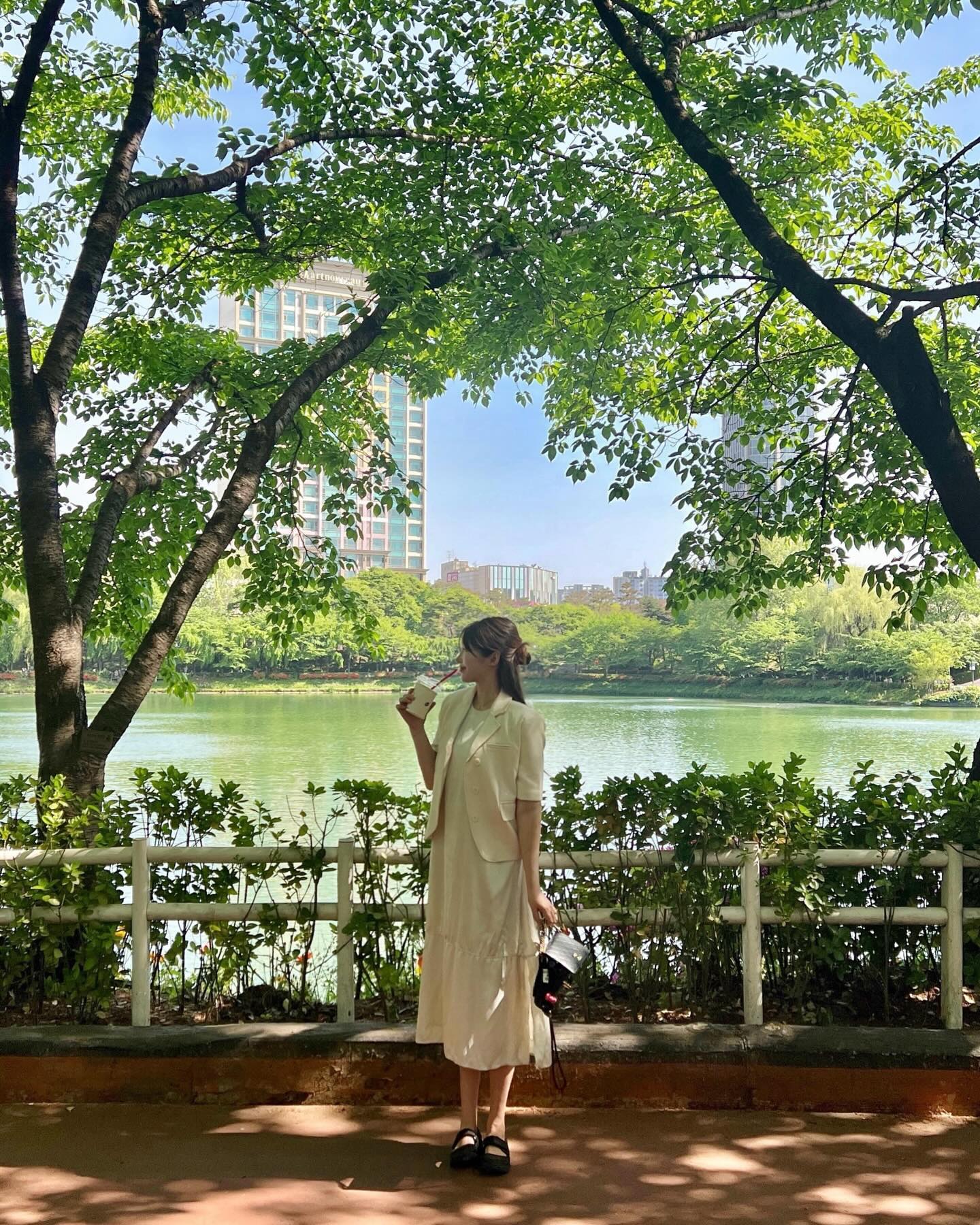 어느덧 여름 🍐🌿💚
출산과 육아, 계절까지 그동안 많은게 변했지만 
내 옆엔 늘 니가 있어 든든해 !
주말마다 아기때문에 둘이서 다니다보니 얼른 우리가족 넷이서 같이 놀러가고싶다는 사랑가득한 너 👦🏻🫶🏻