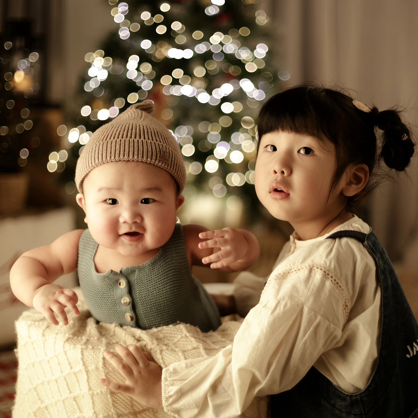 힘든순간에도 우리가족 울 애기들때문에 버틴다😊
엄마아빠는 크게바라는거 없어 아프지말고 곧게 자라길🥰

#남매스타그램 #쥐띠딸토끼띠아들 #토끼띠스타그램 #용인스튜디오 #동백아기사진 #용인아기사진 #남매샷