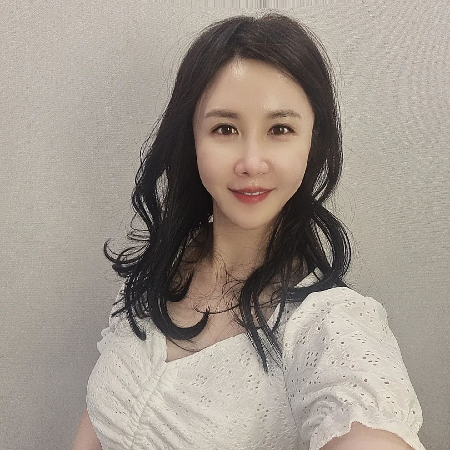 🌈저는 한가지에 꽂혀, 한동안 몰입해서 먹는 스타일이에요^^

✔️유행따라 두유제조기를 구입하고는...

✔️콩에 꽂혀서...
두유, 콩죽, 콩밥, 청국장, 나또로 다양한 콩음식을 만들어 먹었어요.

✔️또 양배추가 위건강에 좋다길래~~~
양배추찜,샐러드,스프,볶음,전으로 한상을 차려 먹었죠^^

✔️요즘엔 해산물에 꽂혀서..
게, 조개, 굴, 연어 홀릭 중입니다^^

✔️원래 고기러버인 저는~~~
오직(?) 나를 위해 고깃국,수육,육전까지 해먹는 경지에 진즉 이르렀구요^^;;;

🌈집에 밥먹는 사람 1도 없는데..
오직 나를 위해 요리하는 뇨자..

✔️빈둥지증후군 따위는 없습니다ㅎㅎ

✔️오늘도 나를 위해 만든 '고등어조림'

✔️이거슨 진짜... 음식에 대한 진심&열정이 없다면 불가능한 일이죠^^

🌈공부에 이 정도로 열정이었음 서울의대도  갔겄다^^;;;;;

🌈여러분~~~ 환절기, 건강 꼭 챙기세요.

✔️'잘 먹고, 잘 살기' 응원합니다♡

#빈둥지증후군_그게모에요? #빈둥지가좋다♡
#나의집밥일기 #잘먹고잘살기 #음식이보약
#밥잘해먹는예쁜누나 #환절기건강관리 #석화찜 #4월만기다려 #건강하자_아프지말고
