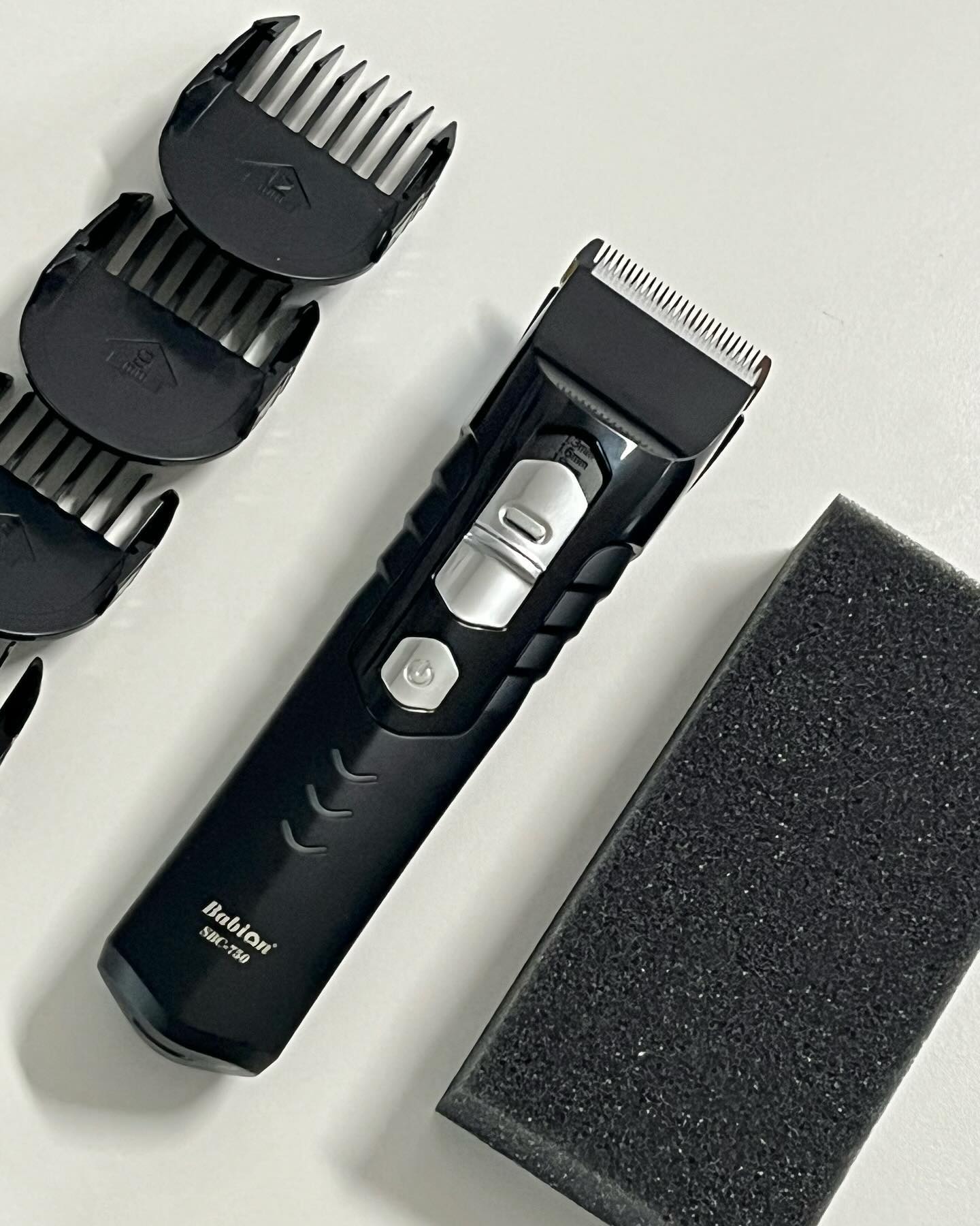 #AD #제품제공 

💈 𝐁𝐚𝐛𝐢𝐨𝐧 💈

바비온 아기 이발기&남자바리깡
하나로 우리집 세 남자 컷트 완:)

- 4단계 빗살캡에 4단 날조절로 섬세 절삭
- 3시간 충천 후 270분 사용 완전 가능
- 초보자부터 전문가까지, 아기부터 성인까지

서툰 내가 아기 뒷머리 정리 부들부들
했는데 막상 찝히는 거 없고 깔끔하게 컷팅만👌🏻

#바비온 #유아바리깡 #아기바리깡 #남자이발기