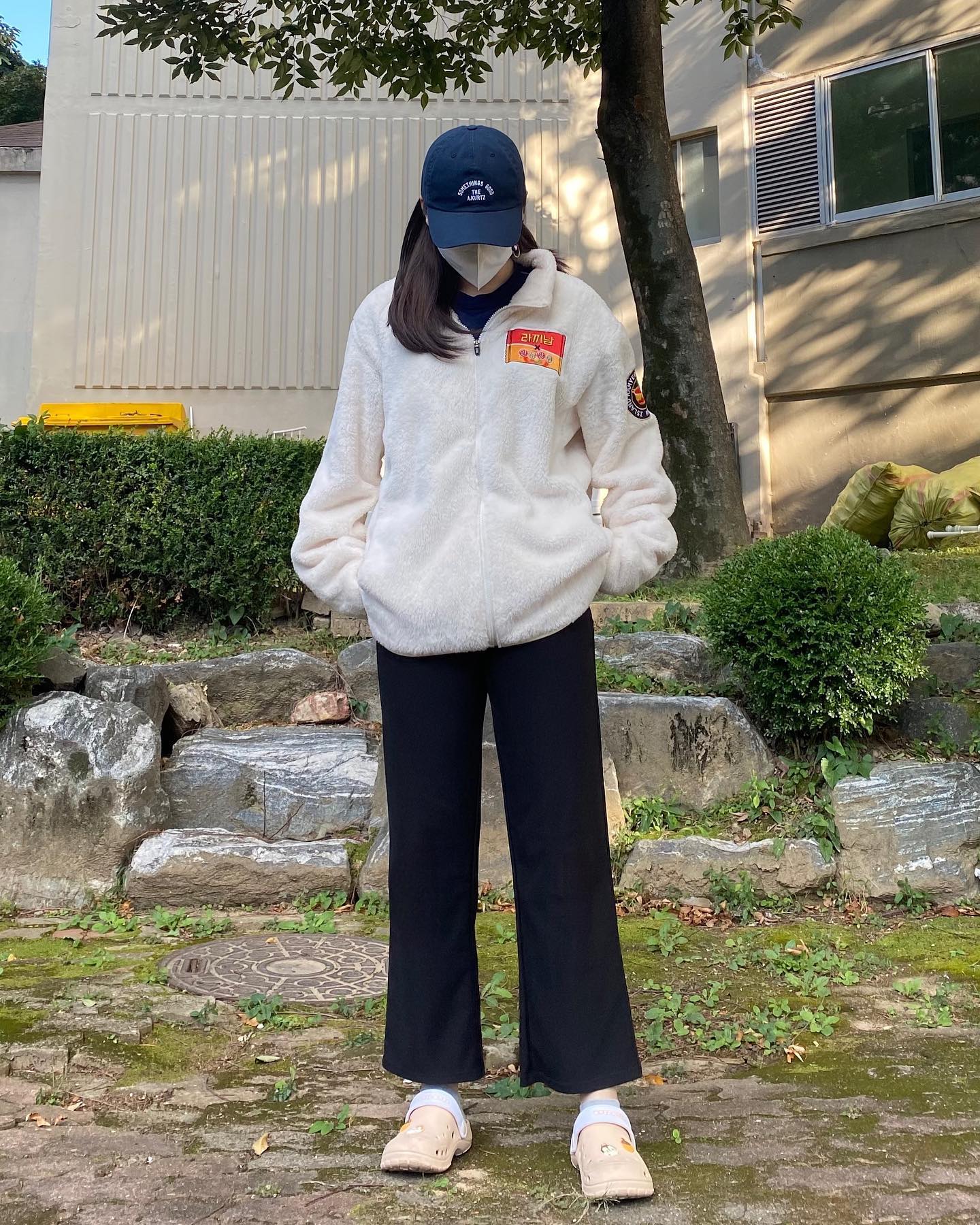 폭신폭신한 플리스가 제일 입고싶은 날씨😬💧
한정판 라끼남플리스를 입었어요!
그림 그리고 이벤트 당첨으로 받았는데 
아직도 자랑스럽습니다😎✌🏻
-
➖4XL 강호동님 사이즈 오버핏!
➖부드러운 소재와 좋은 퀄리티!
➖라끼남 패치와 뒷면 안성탕면 자수까지!
-
#라끼남 #라끼남플리스 #플리스 #플리스자켓 
#플리스코디 #후리스 #후리스집업