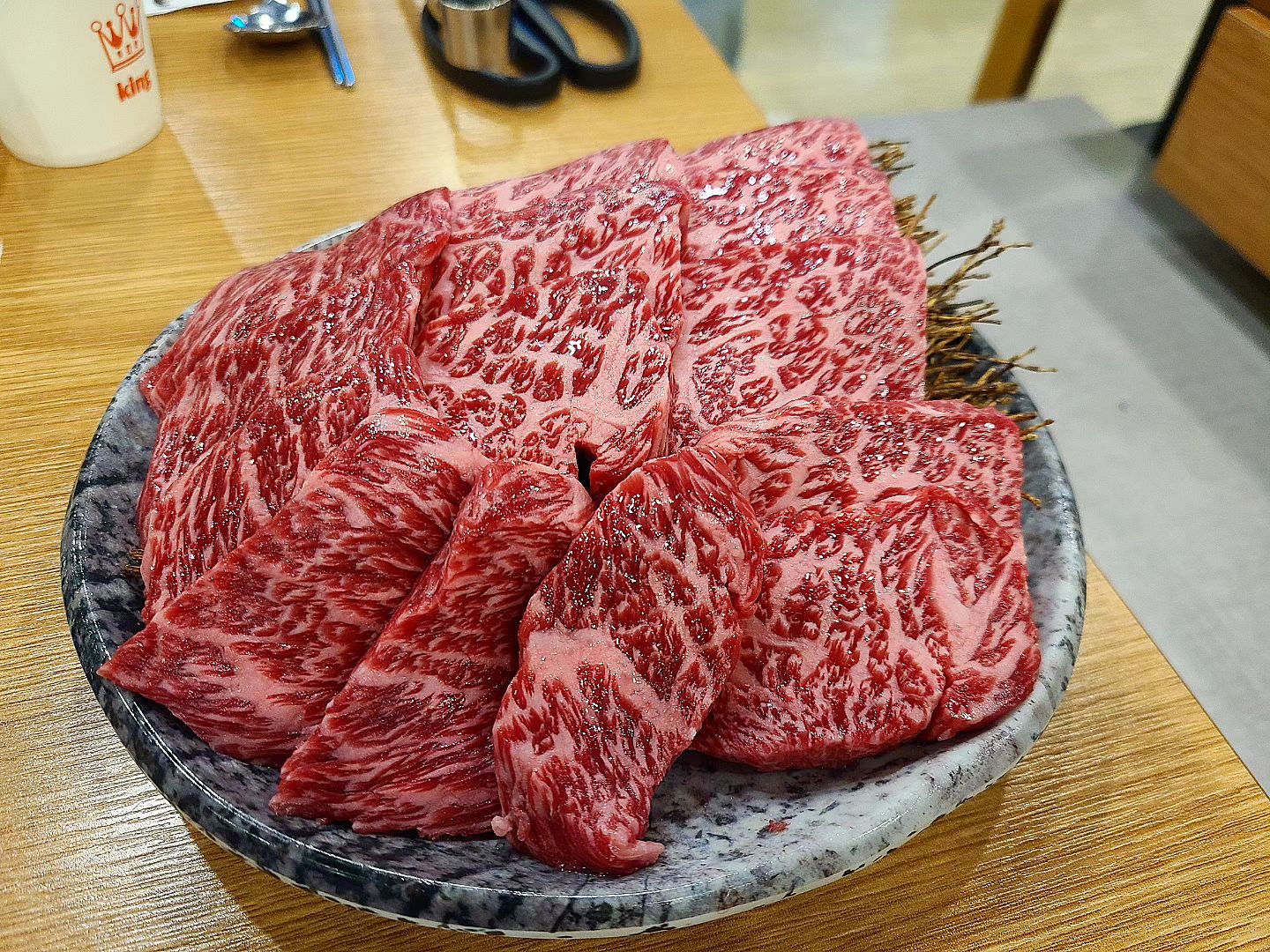 3년만에 강원랜드! 계획은 돈따서 맛있게 한우먹기 였는데.. 한시간도 안돼서 털림

그래도 석탄회관 살치살은 너무 맛있구😆 사북에서 유명한 곳인데 고기 마블링이 너무 좋다 밑반찬은 조금 부실함
다먹고 된장찌개 시켜서 된장밥에 소주 마시면 딱 좋다

🏠강원 정선군 사북읍 사북1길 39
⏰️11시~22시