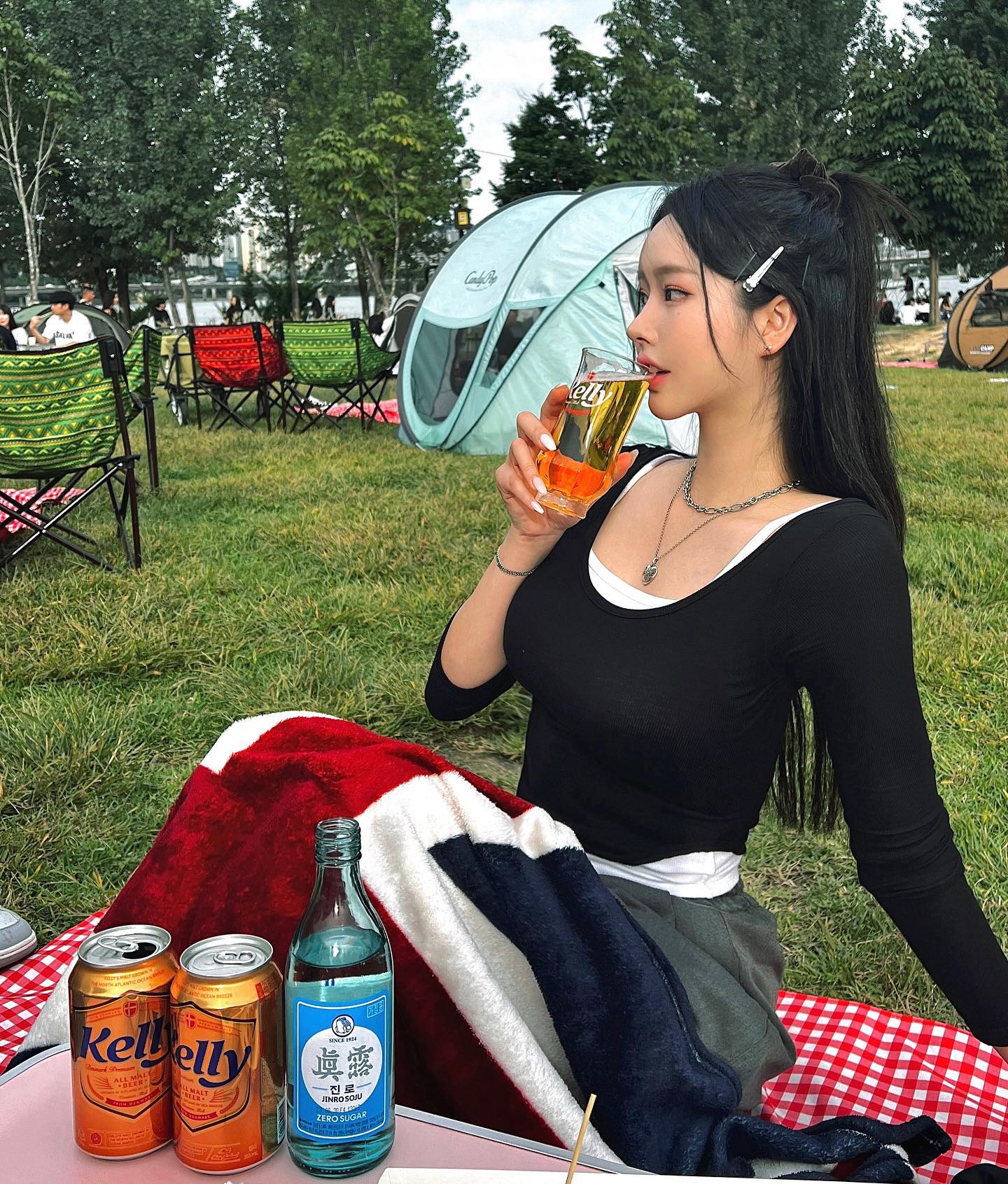 #광고
official.kelly.kr

여기저기서 꿀맛 난다고 난리난
 #켈리백 (켈리X진로이즈백)!!
쏘맥으로 만들어 먹으니 단맛도 느껴지고 목 넘김이 최고 최고🫶

맛있는 음식이랑 꿀맛 나는 켈리백(켈리X진로이즈백)이 함께하니까 행복은 바로 가까이에... 🍯

쏘맥을 좋아하는 저에겐 너무 맛있었던 명품 쏘맥 켈리백💗 추천드려요~ 

　

#켈리백 #명품쏘맥 #꿀맛쏘맥 #켈리진로 #켈리 #Kelly #맥주추천 #쏘맥 #진로이즈백 #술추천 #맥주