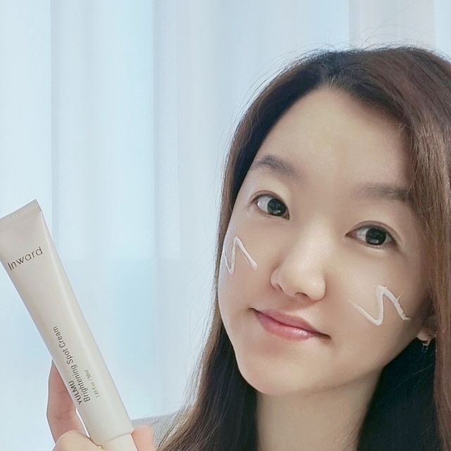 인플루언서 졔야 on Instagram: "번거로운 율무팩은 이제 그만! 홈케어로는 관리하기 힘든 피부요철 🤍인워드 율무팩크림🤍 덕분에 넘나 쉽게 관리중😊 . 사마귀등 피부요철의 원인은 피부각