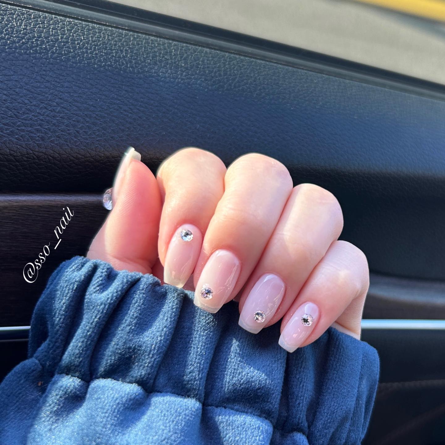 깔끔한 웨딩네일 🤍
⠀
⠀
SSO NAIL
☑정품스와로브스키만 사용합니다
☑저희샵 이달의아트만 정상가에 30%이상 할인 된 금액입니다
☑모든 이벤트아트는 현금가 입니다
☑카드결제시 vat 10% 추가 됩니다
☑케어+클리어젤 오버레이 포함 가격입니다
⠀
➖➖➖➖➖➖예약문의➖➖➖➖➖➖➖
⠀
• 📞 010.9996.0527
• 카톡플러스친구🔍 미사sso네일 (프로필에 링크있어요)
👉🏻카톡플러스친구에서 예약양식 확인 후 빠른예약상담을 위해 양식에 맞춰서 보내주세요🙏🏻
⠀
➖➖➖➖➖➖➖➖➖➖➖➖➖➖➖➖
⠀
• 시술중일 경우 문자&카톡 답장이 느릴 수 있어요. 조금만 기다려주세요🙏🏻
• 예약시간 10분이상 늦어지실 경우 자동취소 됩니다
• 당일 예약취소 & 노쇼는 재예약이 불가합니다