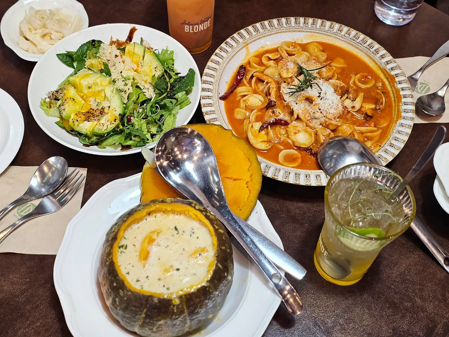 🎈
건강해지는 맛!!

자극적이지 않아 속이 편안한
닥터로빈 광화문점 🍕🍝

테라로사 실론 시나몬 라테는 불호 👿

#닥터로빈 #광화문d타워
#테라로사 #테라로사커피
#우리는왜매번하이볼은실패일까 🥃
#밀린사진백만장 #언제정리하지