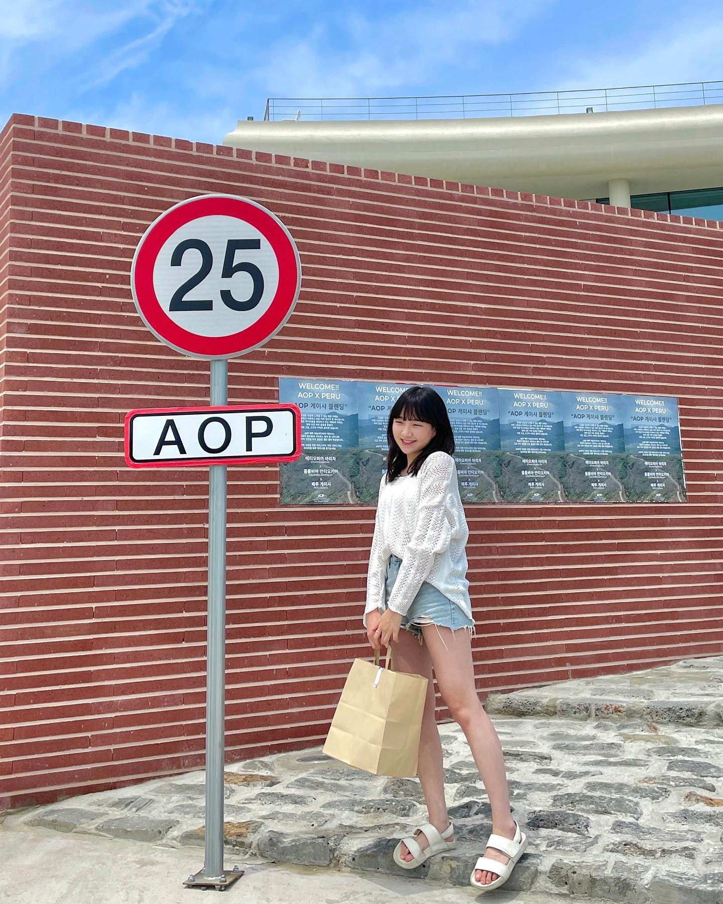 썩혀두긴 아까운 사진

#aop #울산 #카페 #울산카페 #울주군 #울주군카페 #aop카페 #간절곶 #간절곶카페 #대형카페 #울산대형카페 #워크샵 #셀피 #셀스타그램 #인생샷 #포토존 #서생카페 #서생 #사실 #저날 #머리안감음 #비밀임