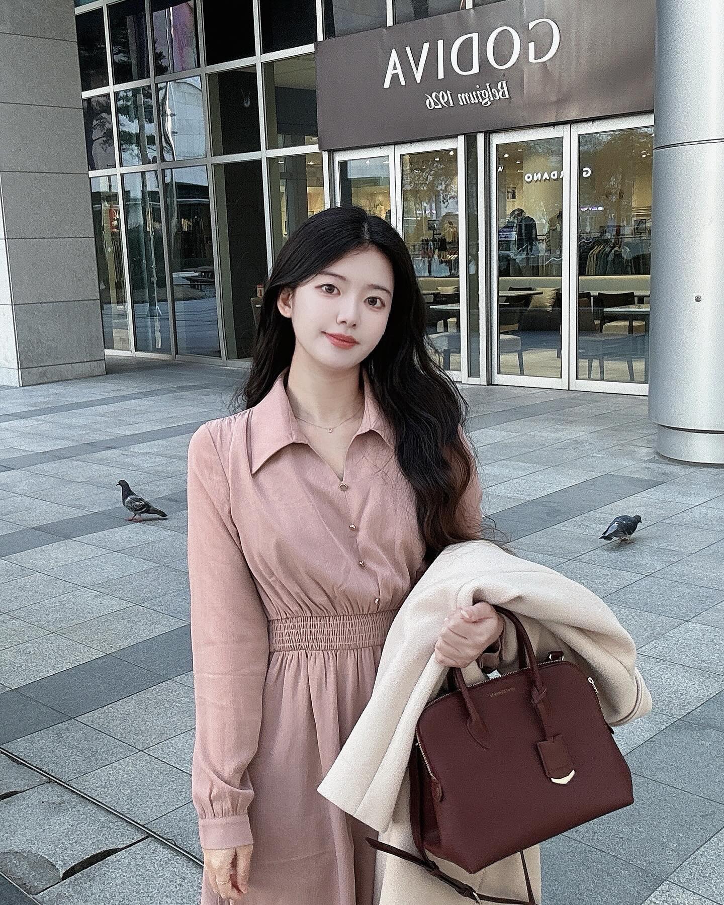 #협찬
봄 하객룩 맛집 #리리앤코 💕
여성스럽고 러블리한 룩 좋아하는 분들께 추천해요 :)
.
.
.
#daily #데이트룩 #하객룩 #원피스 #원피스추천 #봄하객룩 #봄원피스 #하객원피스 #체험단 #광고 #ririnco #リリエンコ